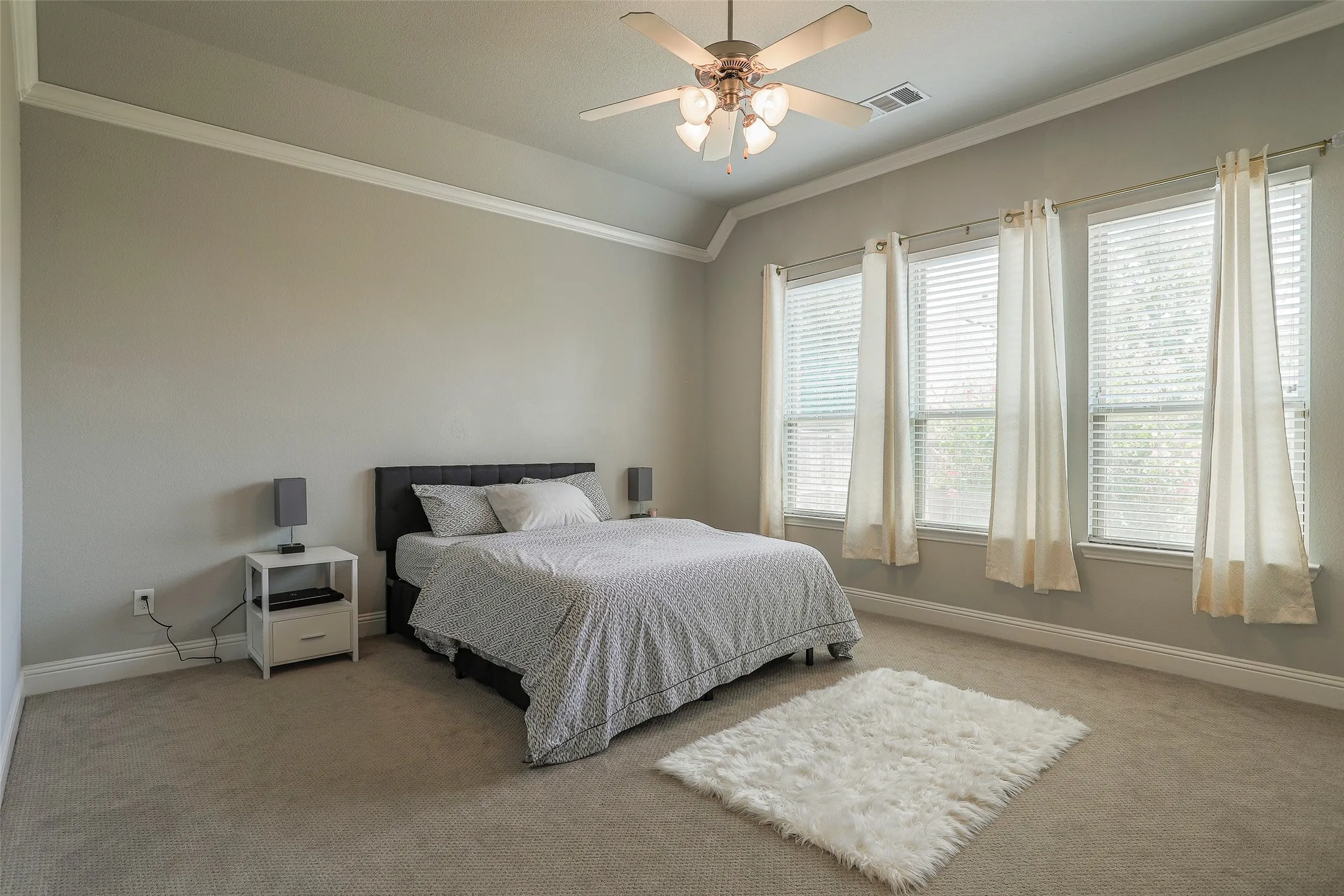 Single Family Residence For Rent in Tarrant County , 624 Rawlins Lane, Fort Worth, Texas 76131, 3 Bedroom, 2 Bathroom, 2 Garage spaces, 2,118 Sqft, built in 2016, mls#21397834, Real Estate Agent in Fort Worth, Homes For Rent in Tarrant county, Homes For Rent in Fort Worth, Realtor in Fort Worth Texas, Real Estate Brokerage Independent Realty Texas, Luminita Cordes Realtor