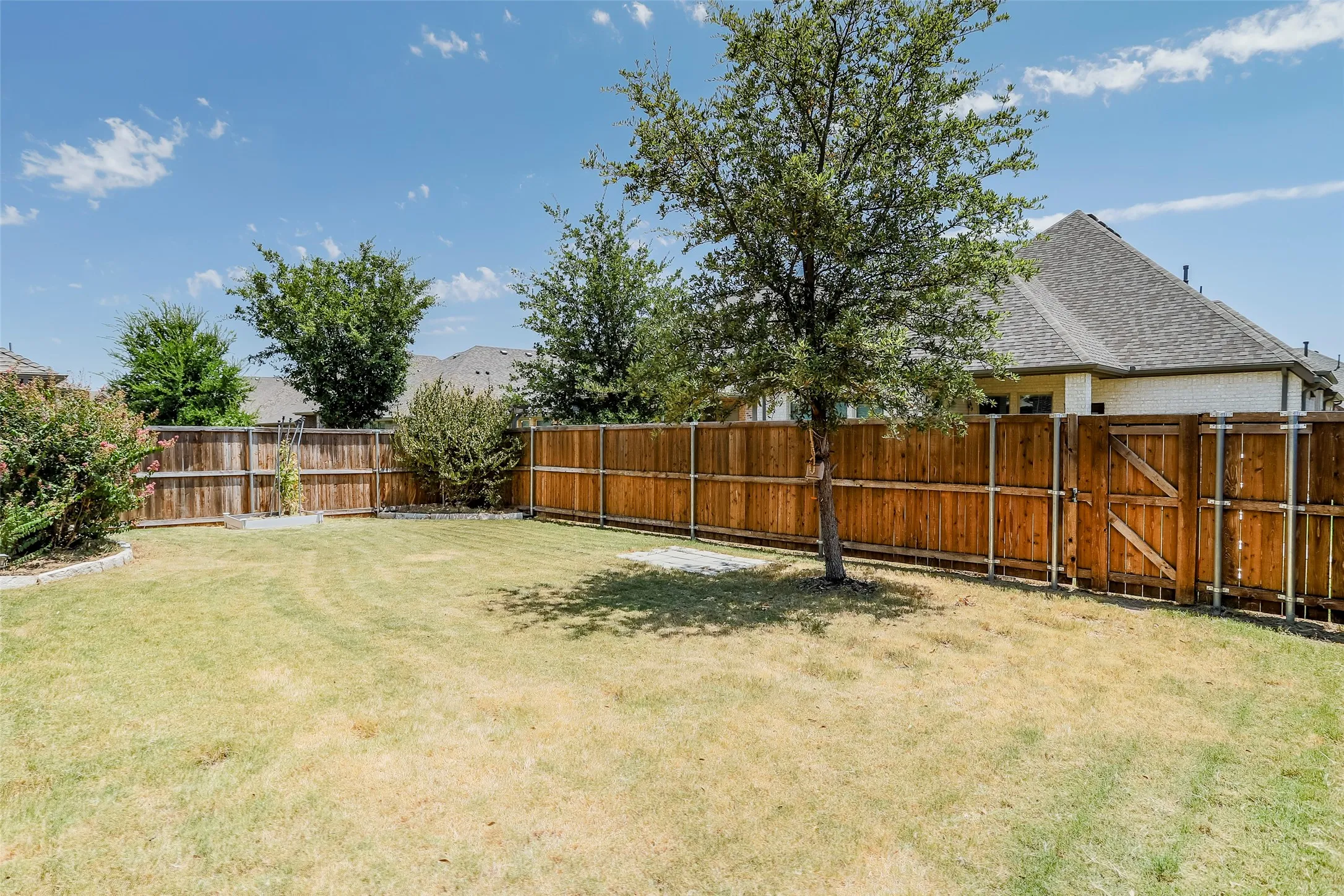 Single Family Residence For Rent in Tarrant County , 624 Rawlins Lane, Fort Worth, Texas 76131, 3 Bedroom, 2 Bathroom, 2 Garage spaces, 2,118 Sqft, built in 2016, mls#21397834, Real Estate Agent in Fort Worth, Homes For Rent in Tarrant county, Homes For Rent in Fort Worth, Realtor in Fort Worth Texas, Real Estate Brokerage Independent Realty Texas, Luminita Cordes Realtor