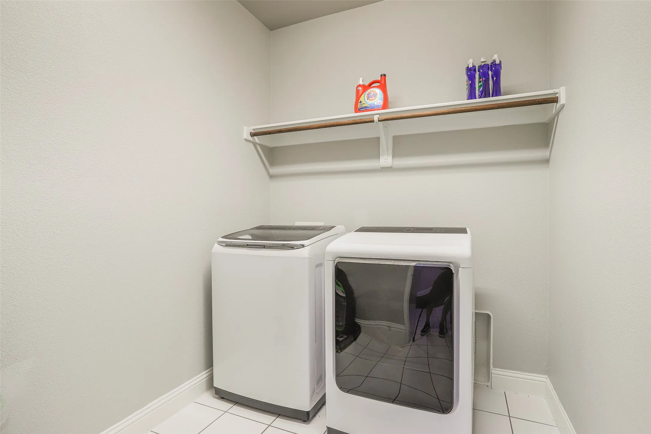 Single Family Residence For Rent in Tarrant County , 624 Rawlins Lane, Fort Worth, Texas 76131, 3 Bedroom, 2 Bathroom, 2 Garage spaces, 2,118 Sqft, built in 2016, mls#21397834, Real Estate Agent in Fort Worth, Homes For Rent in Tarrant county, Homes For Rent in Fort Worth, Realtor in Fort Worth Texas, Real Estate Brokerage Independent Realty Texas, Luminita Cordes Realtor