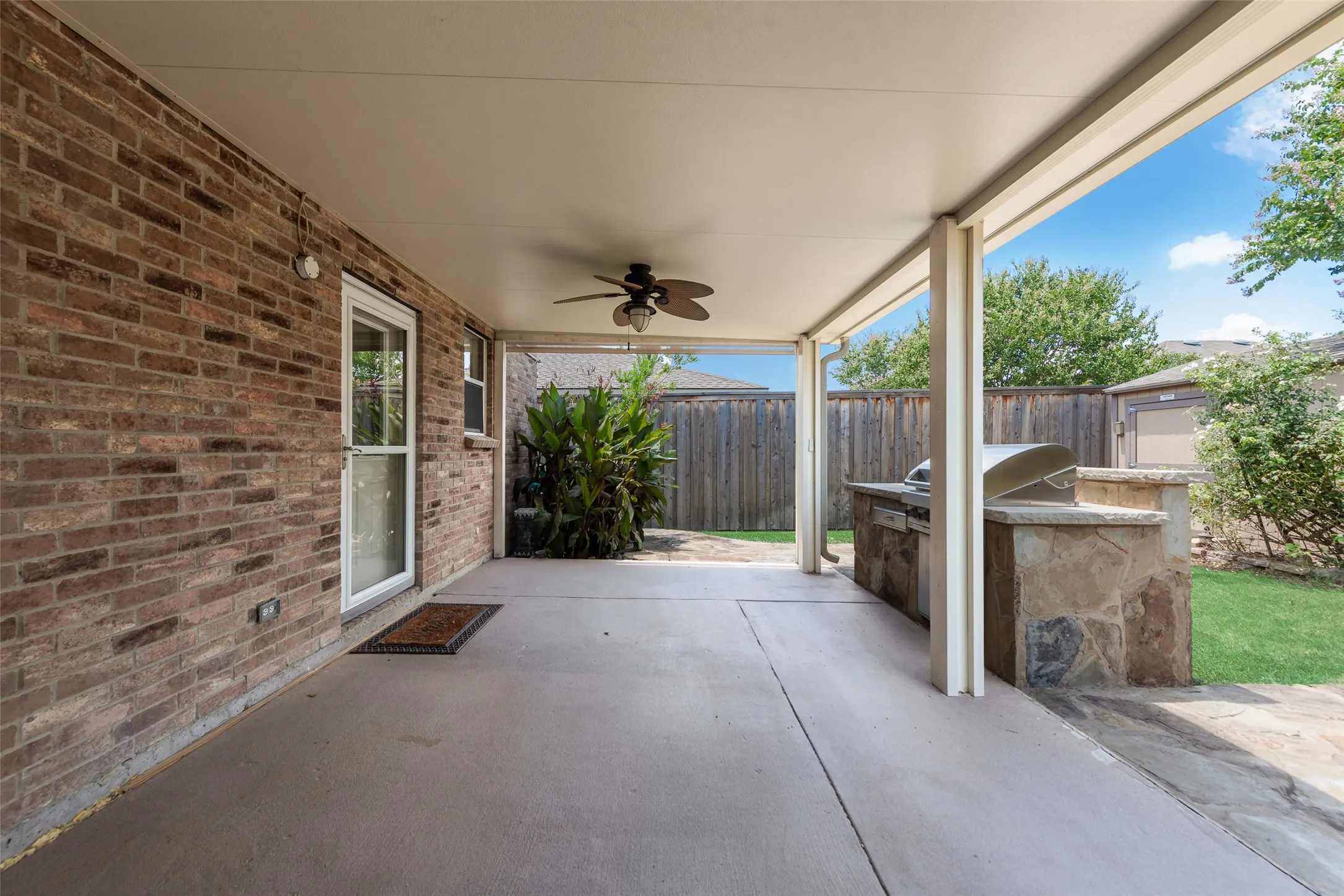 Single Family Residence For Sale in Denton County , 1629 Baxter Springs Drive, Fort Worth, Texas 76247, 5 Bedroom, 3 Bathroom, 2 Garage spaces, 3,448 Sqft, built in 2005, mls#21401689, Real Estate Agent in Fort Worth, Homes For Sale in Denton county, Homes For Sale in Fort Worth, Realtor in Fort Worth Texas, Real Estate Brokerage Independent Realty Texas, Luminita Cordes Realtor