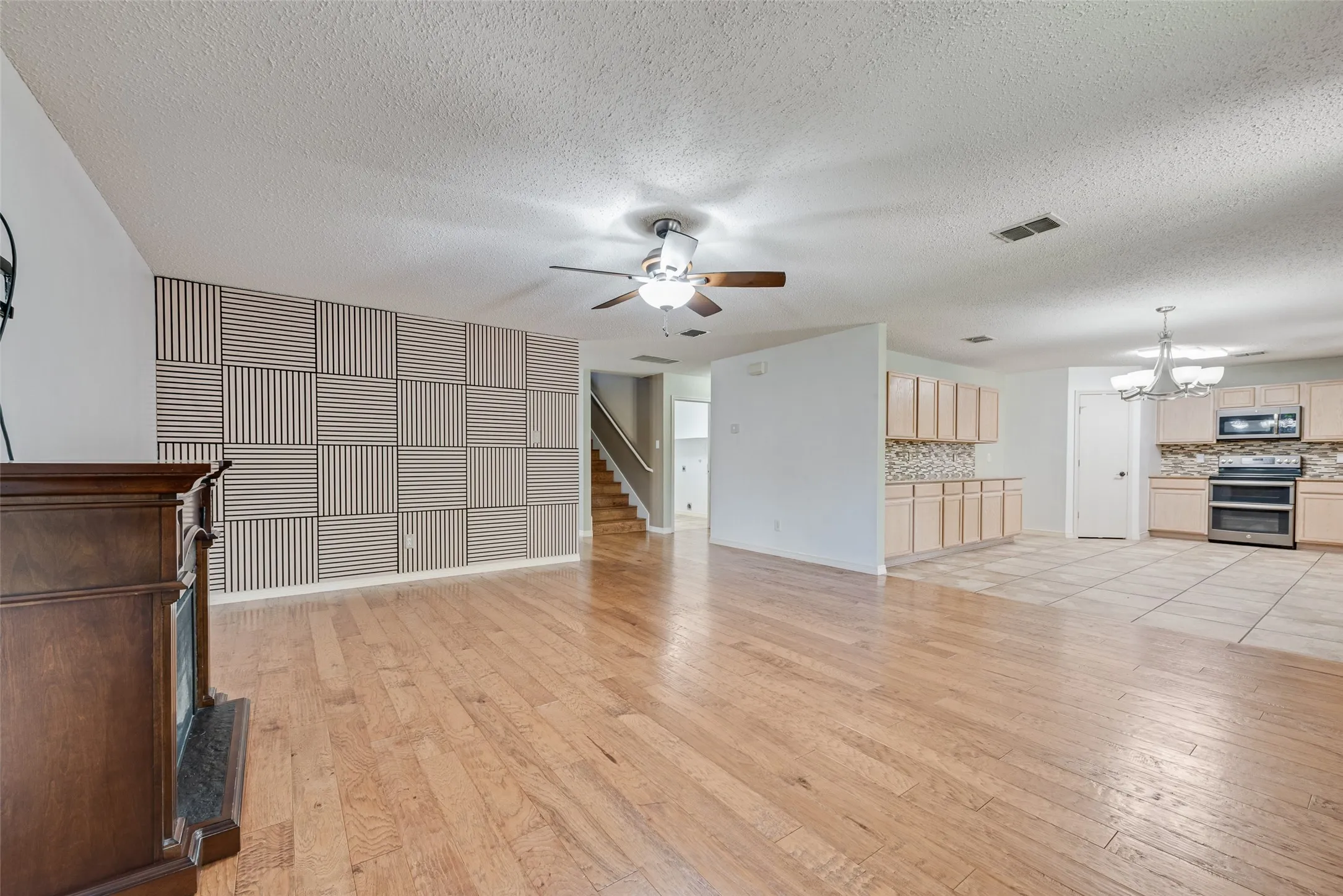 Single Family Residence For Sale in Denton County , 1629 Baxter Springs Drive, Fort Worth, Texas 76247, 5 Bedroom, 3 Bathroom, 2 Garage spaces, 3,448 Sqft, built in 2005, mls#21401689, Real Estate Agent in Fort Worth, Homes For Sale in Denton county, Homes For Sale in Fort Worth, Realtor in Fort Worth Texas, Real Estate Brokerage Independent Realty Texas, Luminita Cordes Realtor