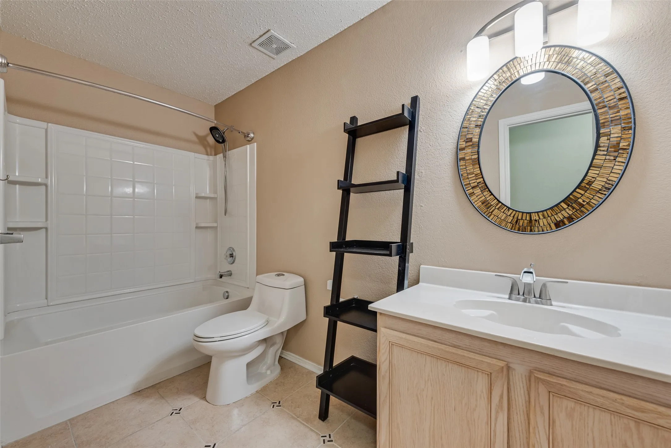 Single Family Residence For Sale in Denton County , 1629 Baxter Springs Drive, Fort Worth, Texas 76247, 5 Bedroom, 3 Bathroom, 2 Garage spaces, 3,448 Sqft, built in 2005, mls#21401689, Real Estate Agent in Fort Worth, Homes For Sale in Denton county, Homes For Sale in Fort Worth, Realtor in Fort Worth Texas, Real Estate Brokerage Independent Realty Texas, Luminita Cordes Realtor