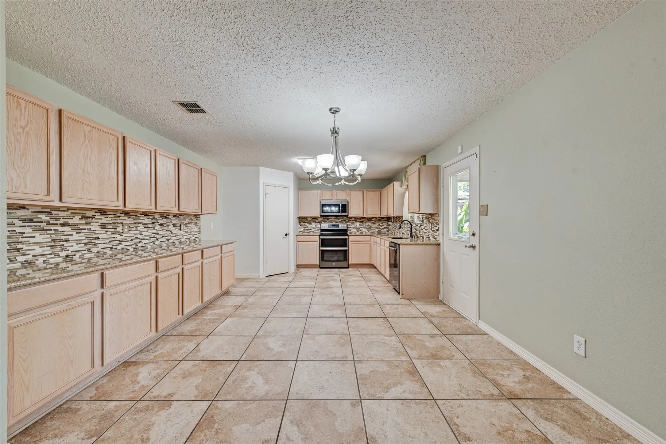 Single Family Residence For Sale in Denton County , 1629 Baxter Springs Drive, Fort Worth, Texas 76247, 5 Bedroom, 3 Bathroom, 2 Garage spaces, 3,448 Sqft, built in 2005, mls#21401689, Real Estate Agent in Fort Worth, Homes For Sale in Denton county, Homes For Sale in Fort Worth, Realtor in Fort Worth Texas, Real Estate Brokerage Independent Realty Texas, Luminita Cordes Realtor