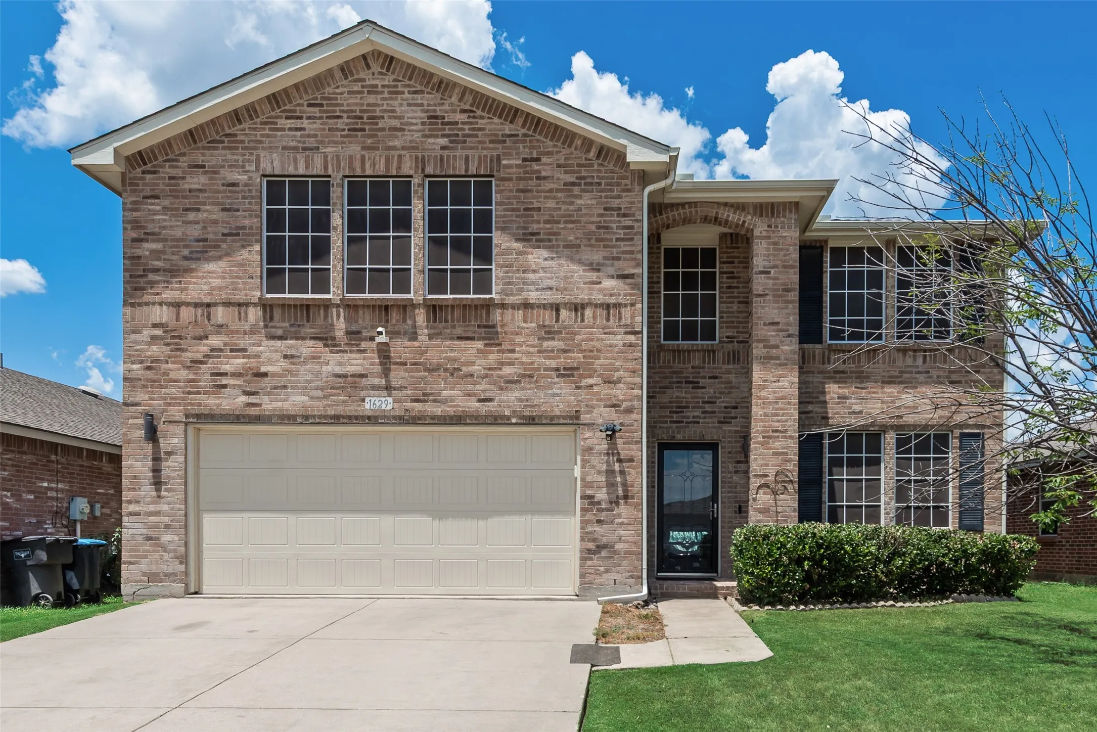Single Family Residence For Sale in Denton County , 1629 Baxter Springs Drive, Fort Worth, Texas 76247, 5 Bedroom, 3 Bathroom, 2 Garage spaces, 3,448 Sqft, built in 2005, mls#21401689, Real Estate Agent in Fort Worth, Homes For Sale in Denton county, Homes For Sale in Fort Worth, Realtor in Fort Worth Texas, Real Estate Brokerage Independent Realty Texas, Luminita Cordes Realtor