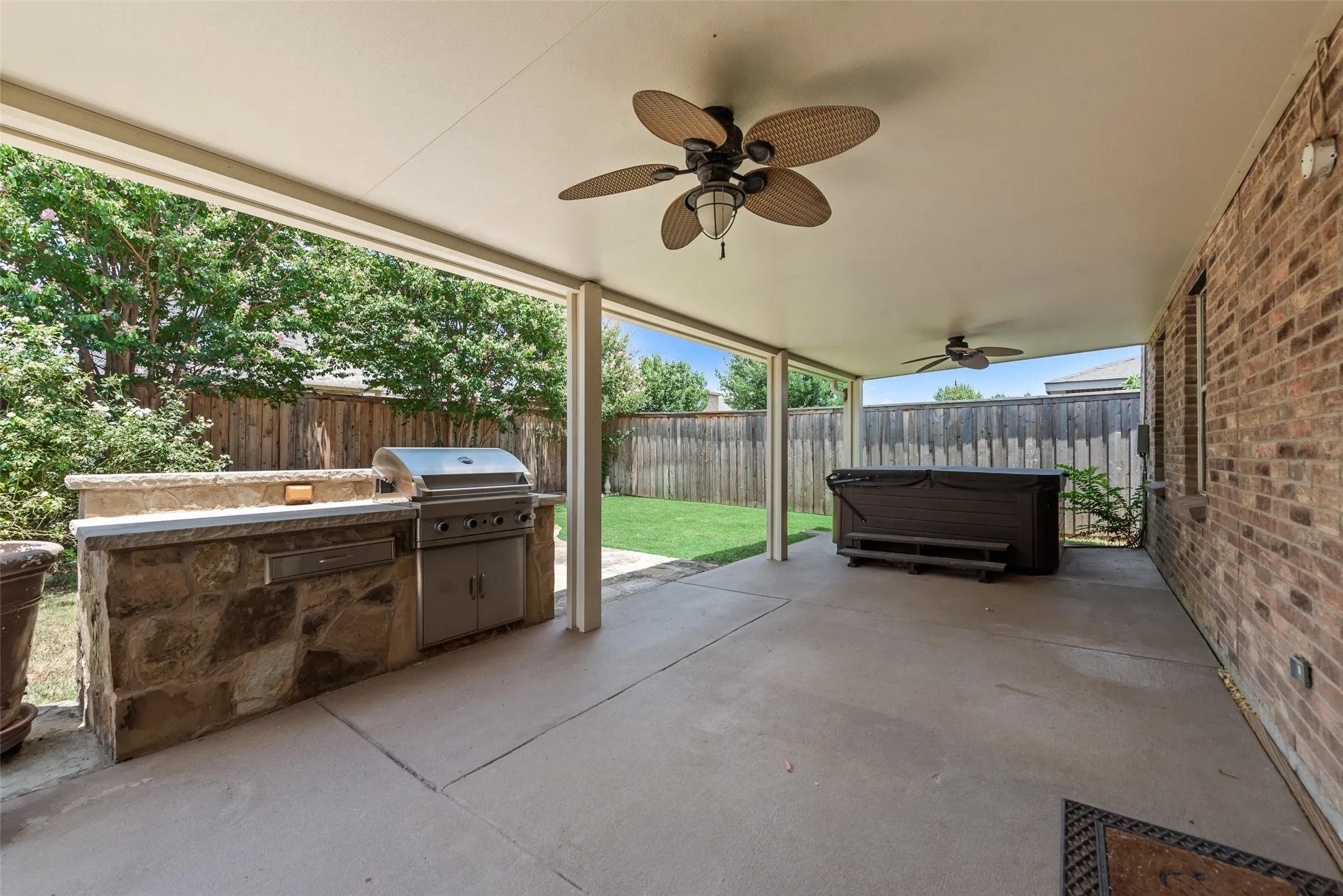 Single Family Residence For Sale in Denton County , 1629 Baxter Springs Drive, Fort Worth, Texas 76247, 5 Bedroom, 3 Bathroom, 2 Garage spaces, 3,448 Sqft, built in 2005, mls#21401689, Real Estate Agent in Fort Worth, Homes For Sale in Denton county, Homes For Sale in Fort Worth, Realtor in Fort Worth Texas, Real Estate Brokerage Independent Realty Texas, Luminita Cordes Realtor