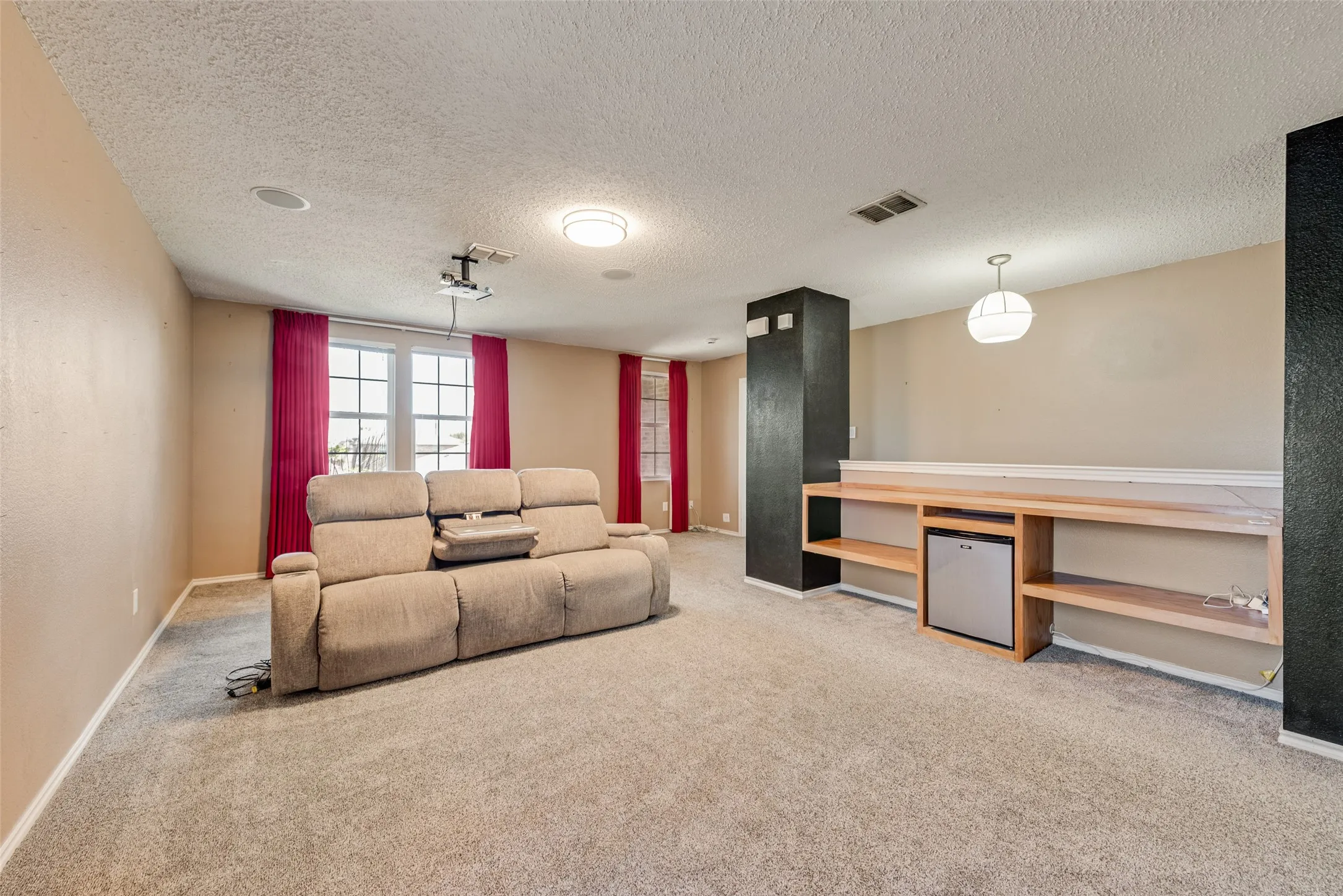 Single Family Residence For Sale in Denton County , 1629 Baxter Springs Drive, Fort Worth, Texas 76247, 5 Bedroom, 3 Bathroom, 2 Garage spaces, 3,448 Sqft, built in 2005, mls#21401689, Real Estate Agent in Fort Worth, Homes For Sale in Denton county, Homes For Sale in Fort Worth, Realtor in Fort Worth Texas, Real Estate Brokerage Independent Realty Texas, Luminita Cordes Realtor