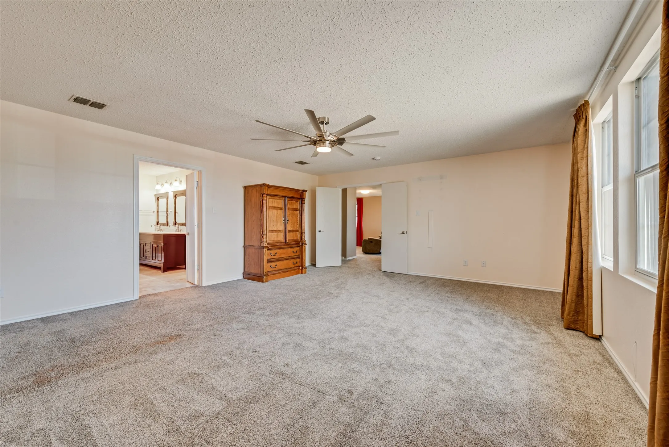 Single Family Residence For Sale in Denton County , 1629 Baxter Springs Drive, Fort Worth, Texas 76247, 5 Bedroom, 3 Bathroom, 2 Garage spaces, 3,448 Sqft, built in 2005, mls#21401689, Real Estate Agent in Fort Worth, Homes For Sale in Denton county, Homes For Sale in Fort Worth, Realtor in Fort Worth Texas, Real Estate Brokerage Independent Realty Texas, Luminita Cordes Realtor