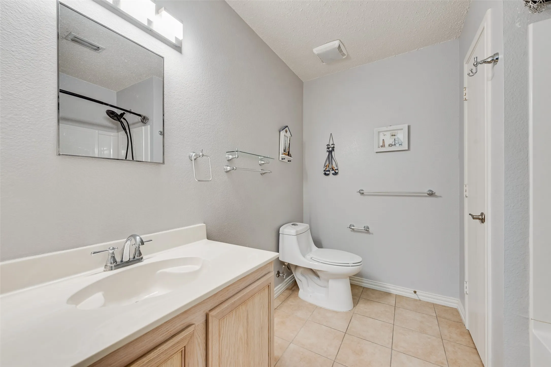 Single Family Residence For Sale in Denton County , 1629 Baxter Springs Drive, Fort Worth, Texas 76247, 5 Bedroom, 3 Bathroom, 2 Garage spaces, 3,448 Sqft, built in 2005, mls#21401689, Real Estate Agent in Fort Worth, Homes For Sale in Denton county, Homes For Sale in Fort Worth, Realtor in Fort Worth Texas, Real Estate Brokerage Independent Realty Texas, Luminita Cordes Realtor