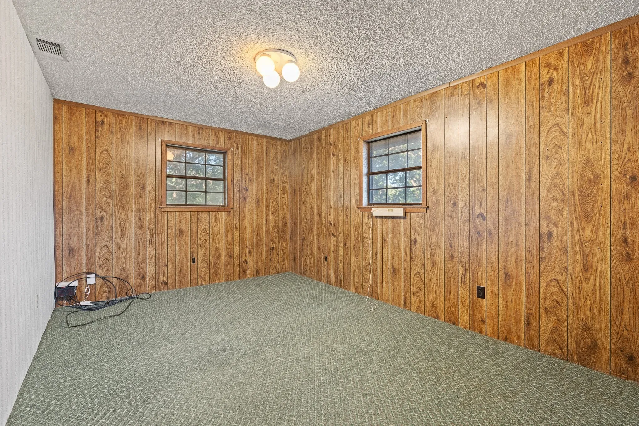 Single Family Residence For Sale in Johnson County , 7 Fox Hollow Road, Joshua, Texas 76058, 4 Bedroom, 3 Bathroom, 2 Garage spaces, 3,385 Sqft, built in 1985, mls#21401877, Real Estate Agent in Joshua, Homes For Sale in Johnson county, Homes For Sale in Joshua, Realtor in Joshua Texas, Real Estate Brokerage Independent Realty Texas, Luminita Cordes Realtor