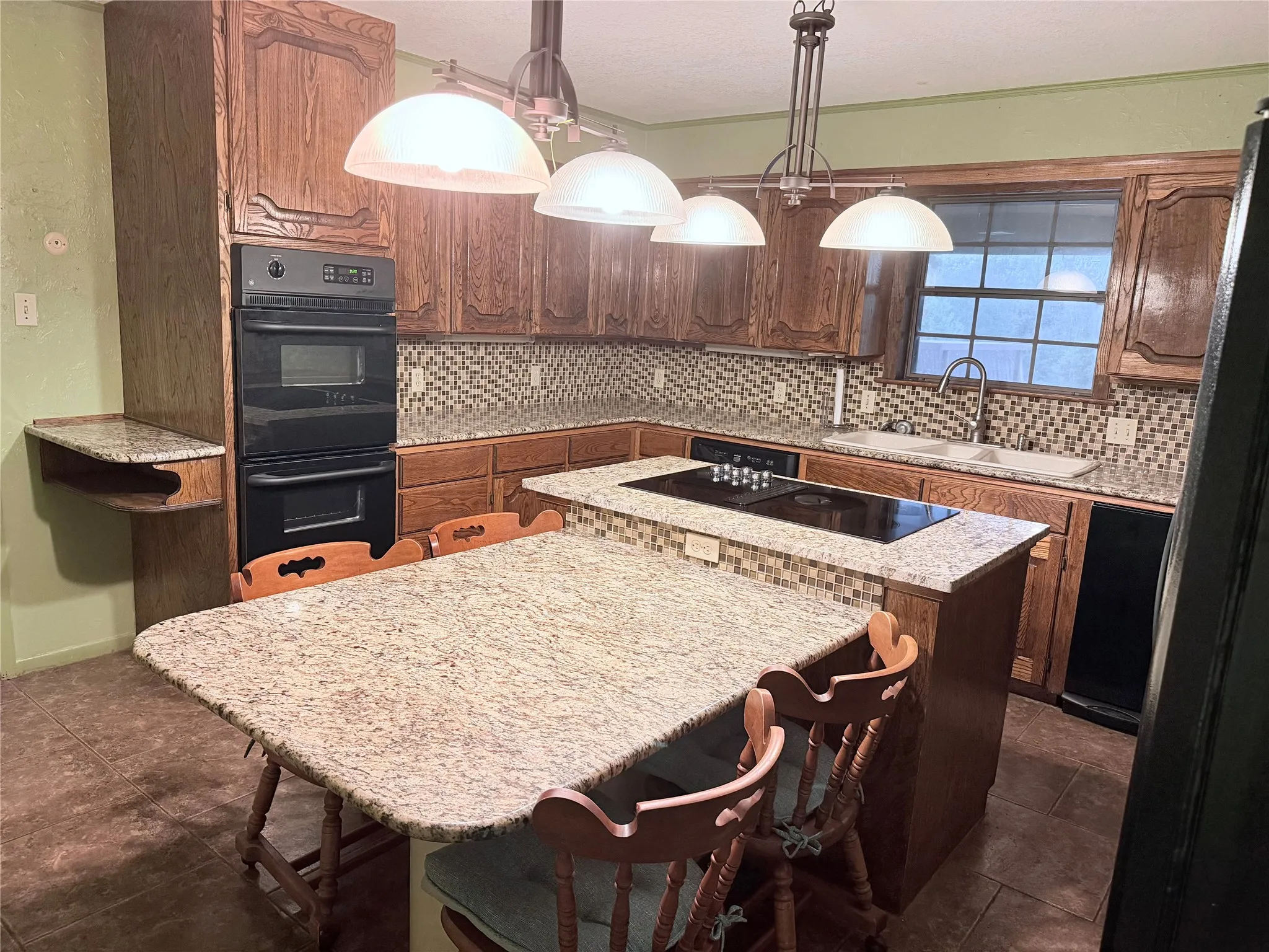 Single Family Residence For Sale in Johnson County , 7 Fox Hollow Road, Joshua, Texas 76058, 4 Bedroom, 3 Bathroom, 2 Garage spaces, 3,385 Sqft, built in 1985, mls#21401877, Real Estate Agent in Joshua, Homes For Sale in Johnson county, Homes For Sale in Joshua, Realtor in Joshua Texas, Real Estate Brokerage Independent Realty Texas, Luminita Cordes Realtor