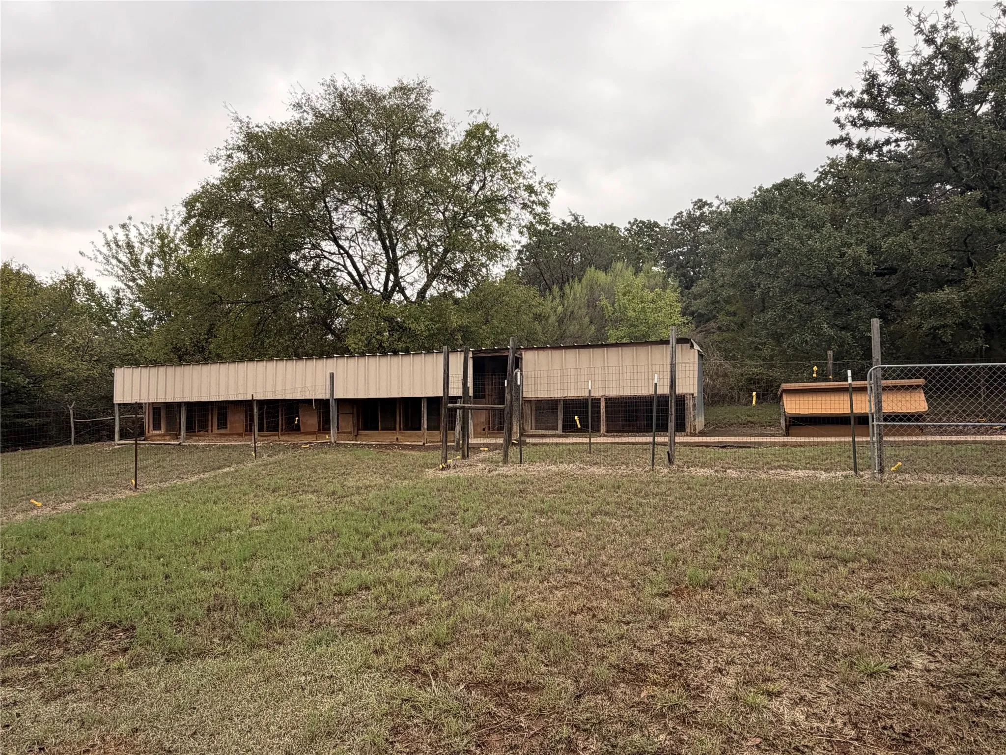Single Family Residence For Sale in Johnson County , 7 Fox Hollow Road, Joshua, Texas 76058, 4 Bedroom, 3 Bathroom, 2 Garage spaces, 3,385 Sqft, built in 1985, mls#21401877, Real Estate Agent in Joshua, Homes For Sale in Johnson county, Homes For Sale in Joshua, Realtor in Joshua Texas, Real Estate Brokerage Independent Realty Texas, Luminita Cordes Realtor