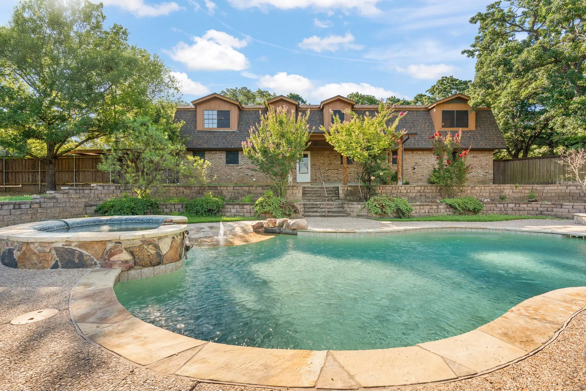 Single Family Residence For Sale in Johnson County , 7 Fox Hollow Road, Joshua, Texas 76058, 4 Bedroom, 3 Bathroom, 2 Garage spaces, 3,385 Sqft, built in 1985, mls#21401877, Real Estate Agent in Joshua, Homes For Sale in Johnson county, Homes For Sale in Joshua, Realtor in Joshua Texas, Real Estate Brokerage Independent Realty Texas, Luminita Cordes Realtor