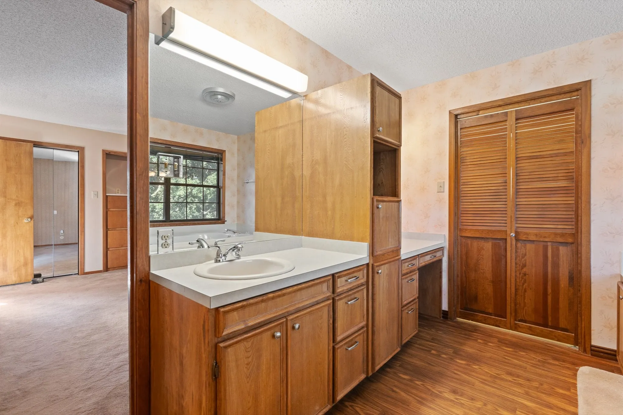 Single Family Residence For Sale in Johnson County , 7 Fox Hollow Road, Joshua, Texas 76058, 4 Bedroom, 3 Bathroom, 2 Garage spaces, 3,385 Sqft, built in 1985, mls#21401877, Real Estate Agent in Joshua, Homes For Sale in Johnson county, Homes For Sale in Joshua, Realtor in Joshua Texas, Real Estate Brokerage Independent Realty Texas, Luminita Cordes Realtor