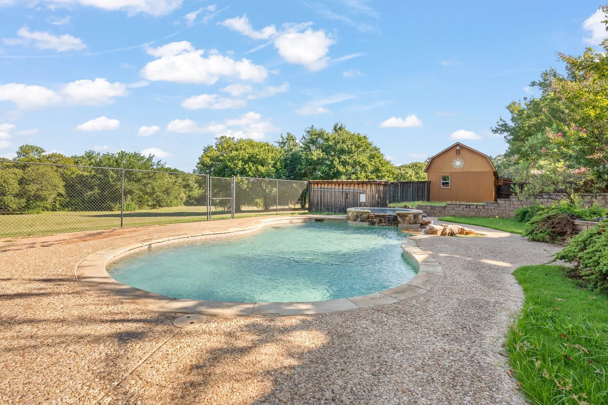 Single Family Residence For Sale in Johnson County , 7 Fox Hollow Road, Joshua, Texas 76058, 4 Bedroom, 3 Bathroom, 2 Garage spaces, 3,385 Sqft, built in 1985, mls#21401877, Real Estate Agent in Joshua, Homes For Sale in Johnson county, Homes For Sale in Joshua, Realtor in Joshua Texas, Real Estate Brokerage Independent Realty Texas, Luminita Cordes Realtor