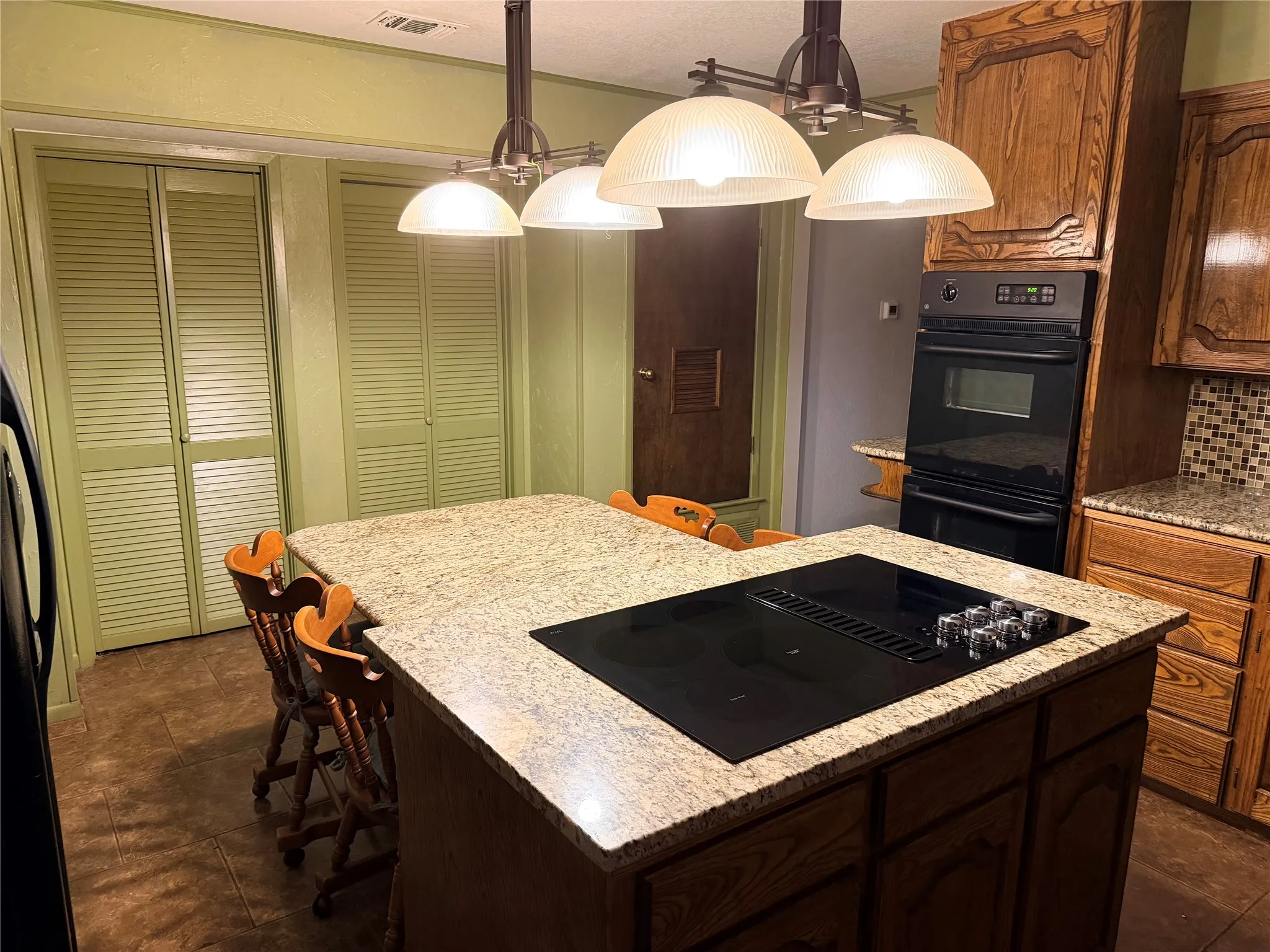 Single Family Residence For Sale in Johnson County , 7 Fox Hollow Road, Joshua, Texas 76058, 4 Bedroom, 3 Bathroom, 2 Garage spaces, 3,385 Sqft, built in 1985, mls#21401877, Real Estate Agent in Joshua, Homes For Sale in Johnson county, Homes For Sale in Joshua, Realtor in Joshua Texas, Real Estate Brokerage Independent Realty Texas, Luminita Cordes Realtor