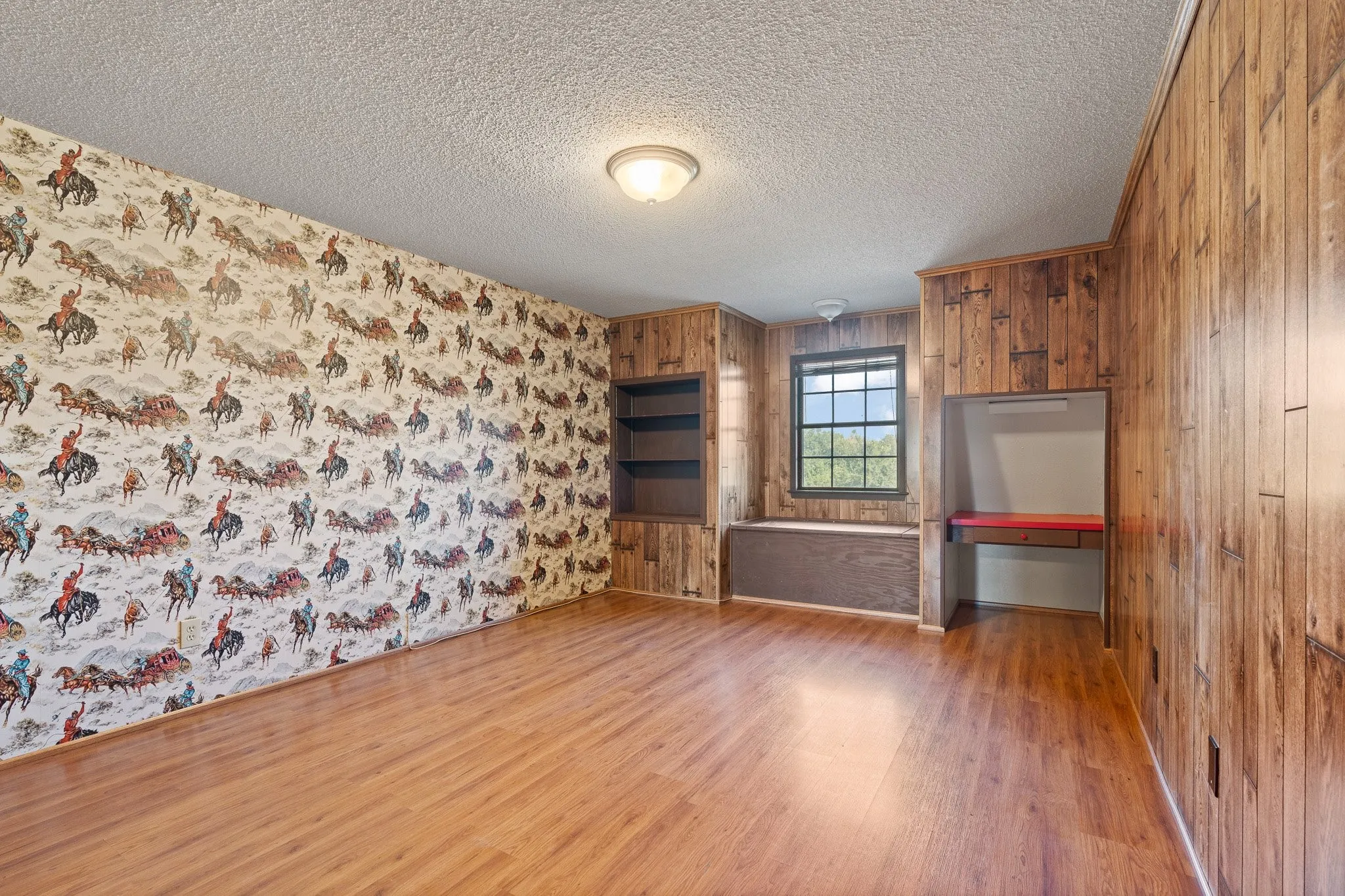 Single Family Residence For Sale in Johnson County , 7 Fox Hollow Road, Joshua, Texas 76058, 4 Bedroom, 3 Bathroom, 2 Garage spaces, 3,385 Sqft, built in 1985, mls#21401877, Real Estate Agent in Joshua, Homes For Sale in Johnson county, Homes For Sale in Joshua, Realtor in Joshua Texas, Real Estate Brokerage Independent Realty Texas, Luminita Cordes Realtor