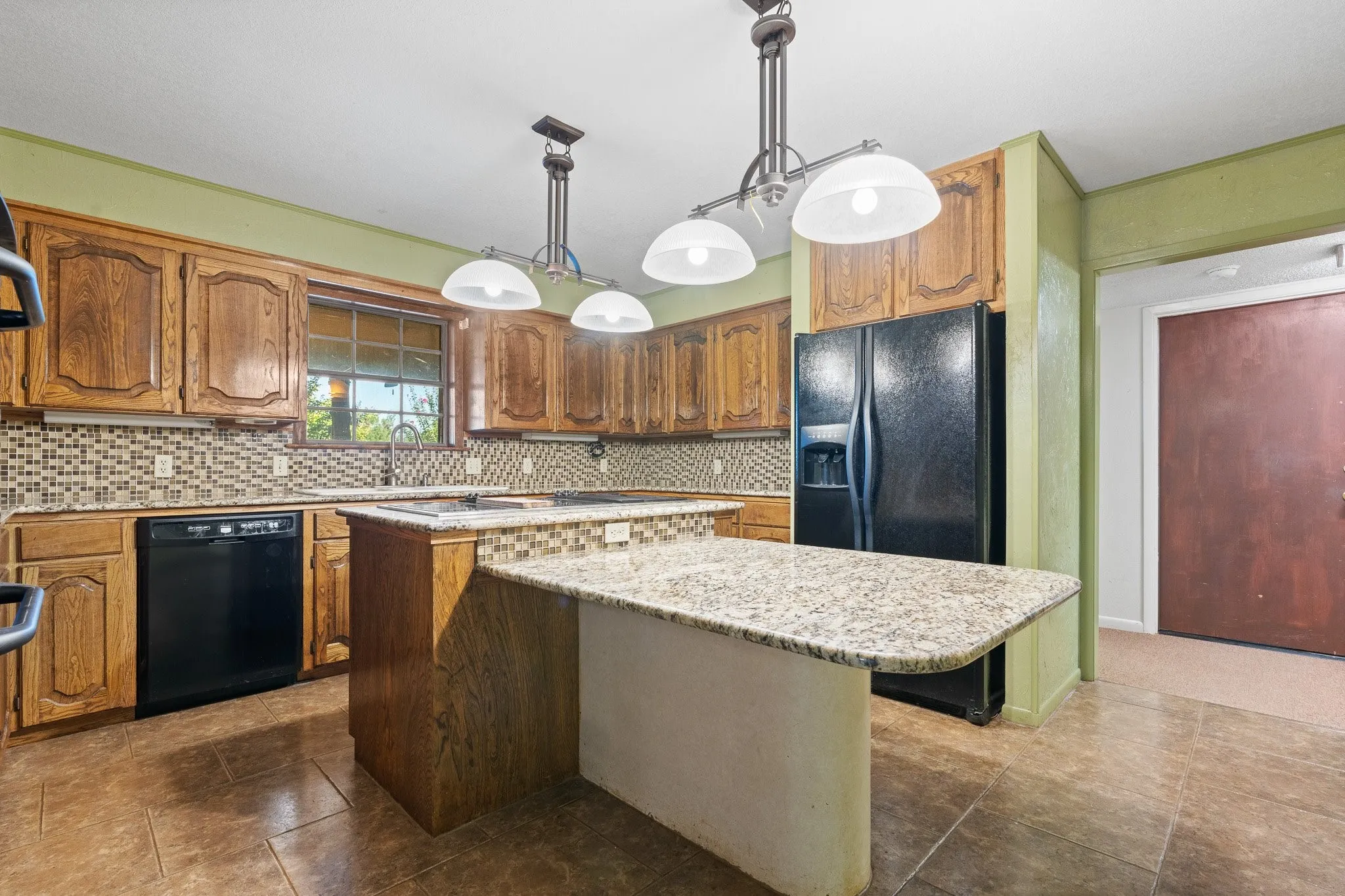 Single Family Residence For Sale in Johnson County , 7 Fox Hollow Road, Joshua, Texas 76058, 4 Bedroom, 3 Bathroom, 2 Garage spaces, 3,385 Sqft, built in 1985, mls#21401877, Real Estate Agent in Joshua, Homes For Sale in Johnson county, Homes For Sale in Joshua, Realtor in Joshua Texas, Real Estate Brokerage Independent Realty Texas, Luminita Cordes Realtor
