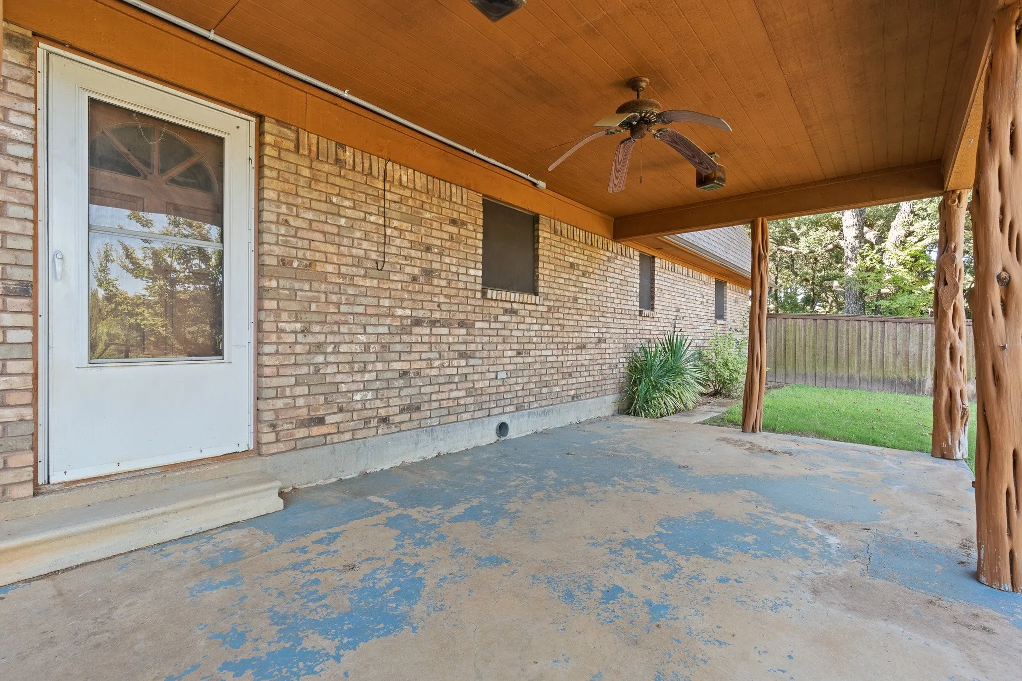 Single Family Residence For Sale in Johnson County , 7 Fox Hollow Road, Joshua, Texas 76058, 4 Bedroom, 3 Bathroom, 2 Garage spaces, 3,385 Sqft, built in 1985, mls#21401877, Real Estate Agent in Joshua, Homes For Sale in Johnson county, Homes For Sale in Joshua, Realtor in Joshua Texas, Real Estate Brokerage Independent Realty Texas, Luminita Cordes Realtor