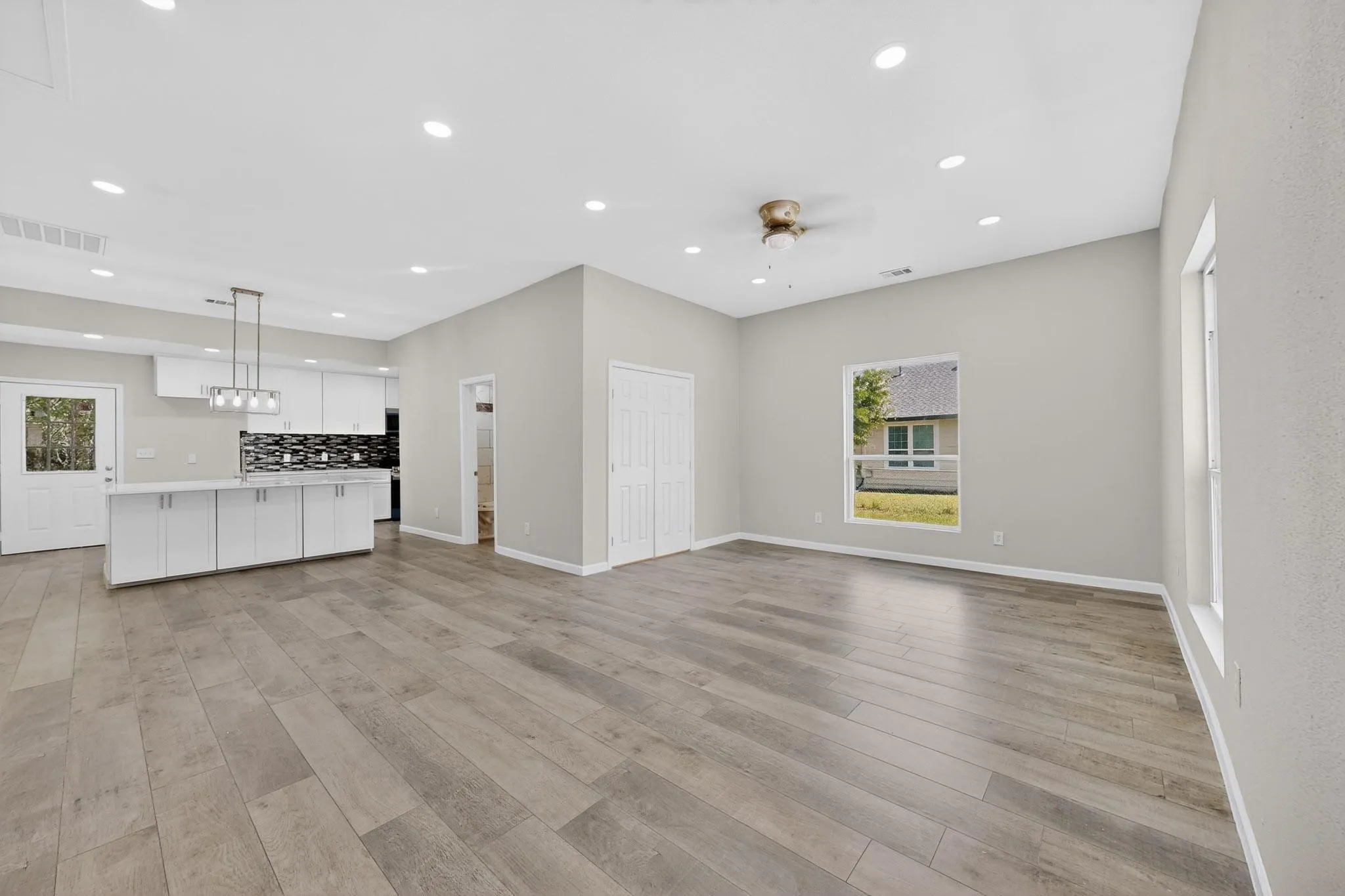 Single Family Residence For Sale in Hunt County , 1612 Jones Street, Greenville, Texas 75401, 3 Bedroom, 2 Bathroom, Garage spaces, 1,367 Sqft, built in 1965, mls#21401878, Real Estate Agent in Greenville, Homes For Sale in Hunt county, Homes For Sale in Greenville, Realtor in Greenville Texas, Real Estate Brokerage Independent Realty Texas, Luminita Cordes Realtor