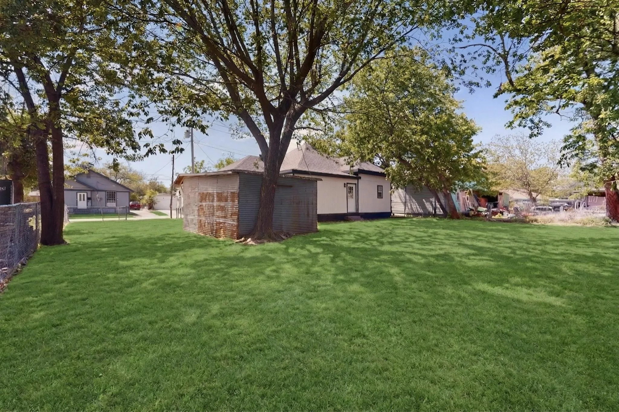 Single Family Residence For Sale in Hunt County , 1612 Jones Street, Greenville, Texas 75401, 3 Bedroom, 2 Bathroom, Garage spaces, 1,367 Sqft, built in 1965, mls#21401878, Real Estate Agent in Greenville, Homes For Sale in Hunt county, Homes For Sale in Greenville, Realtor in Greenville Texas, Real Estate Brokerage Independent Realty Texas, Luminita Cordes Realtor