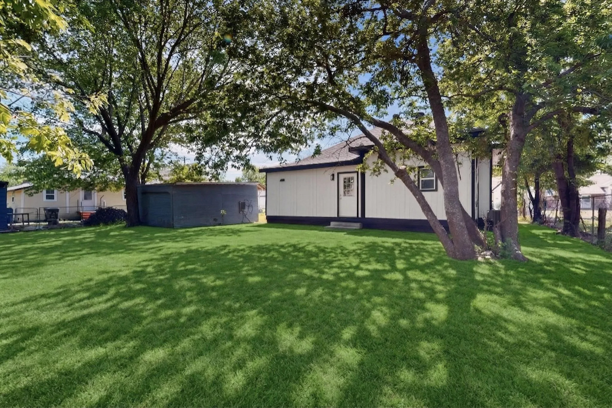 Single Family Residence For Sale in Hunt County , 1612 Jones Street, Greenville, Texas 75401, 3 Bedroom, 2 Bathroom, Garage spaces, 1,367 Sqft, built in 1965, mls#21401878, Real Estate Agent in Greenville, Homes For Sale in Hunt county, Homes For Sale in Greenville, Realtor in Greenville Texas, Real Estate Brokerage Independent Realty Texas, Luminita Cordes Realtor