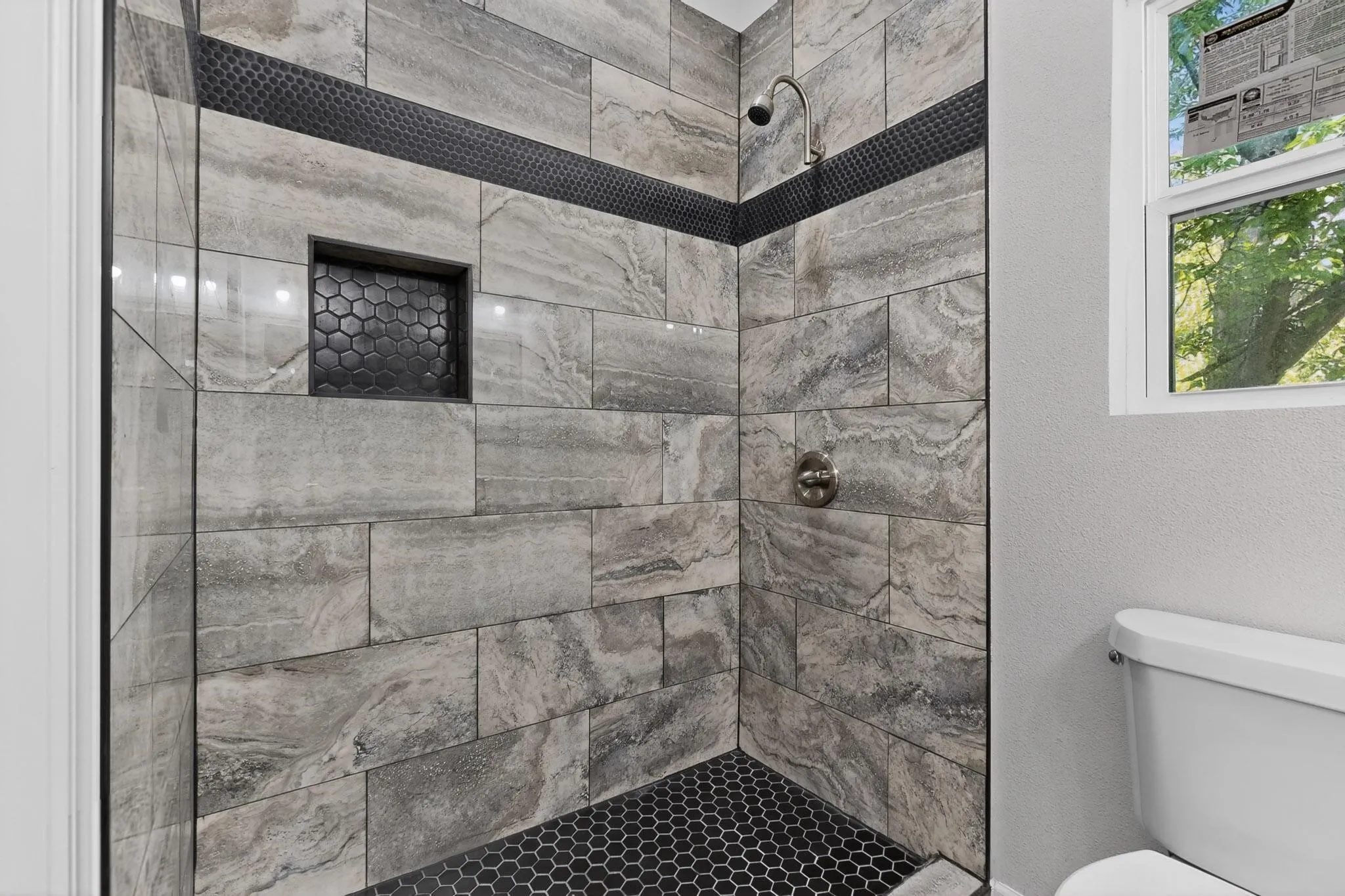 Single Family Residence For Sale in Hunt County , 1612 Jones Street, Greenville, Texas 75401, 3 Bedroom, 2 Bathroom, Garage spaces, 1,367 Sqft, built in 1965, mls#21401878, Real Estate Agent in Greenville, Homes For Sale in Hunt county, Homes For Sale in Greenville, Realtor in Greenville Texas, Real Estate Brokerage Independent Realty Texas, Luminita Cordes Realtor
