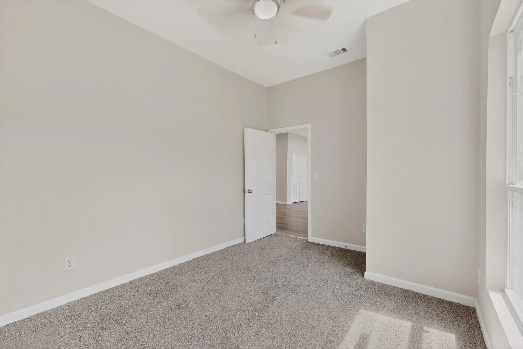 Single Family Residence For Sale in Hunt County , 1612 Jones Street, Greenville, Texas 75401, 3 Bedroom, 2 Bathroom, Garage spaces, 1,367 Sqft, built in 1965, mls#21401878, Real Estate Agent in Greenville, Homes For Sale in Hunt county, Homes For Sale in Greenville, Realtor in Greenville Texas, Real Estate Brokerage Independent Realty Texas, Luminita Cordes Realtor