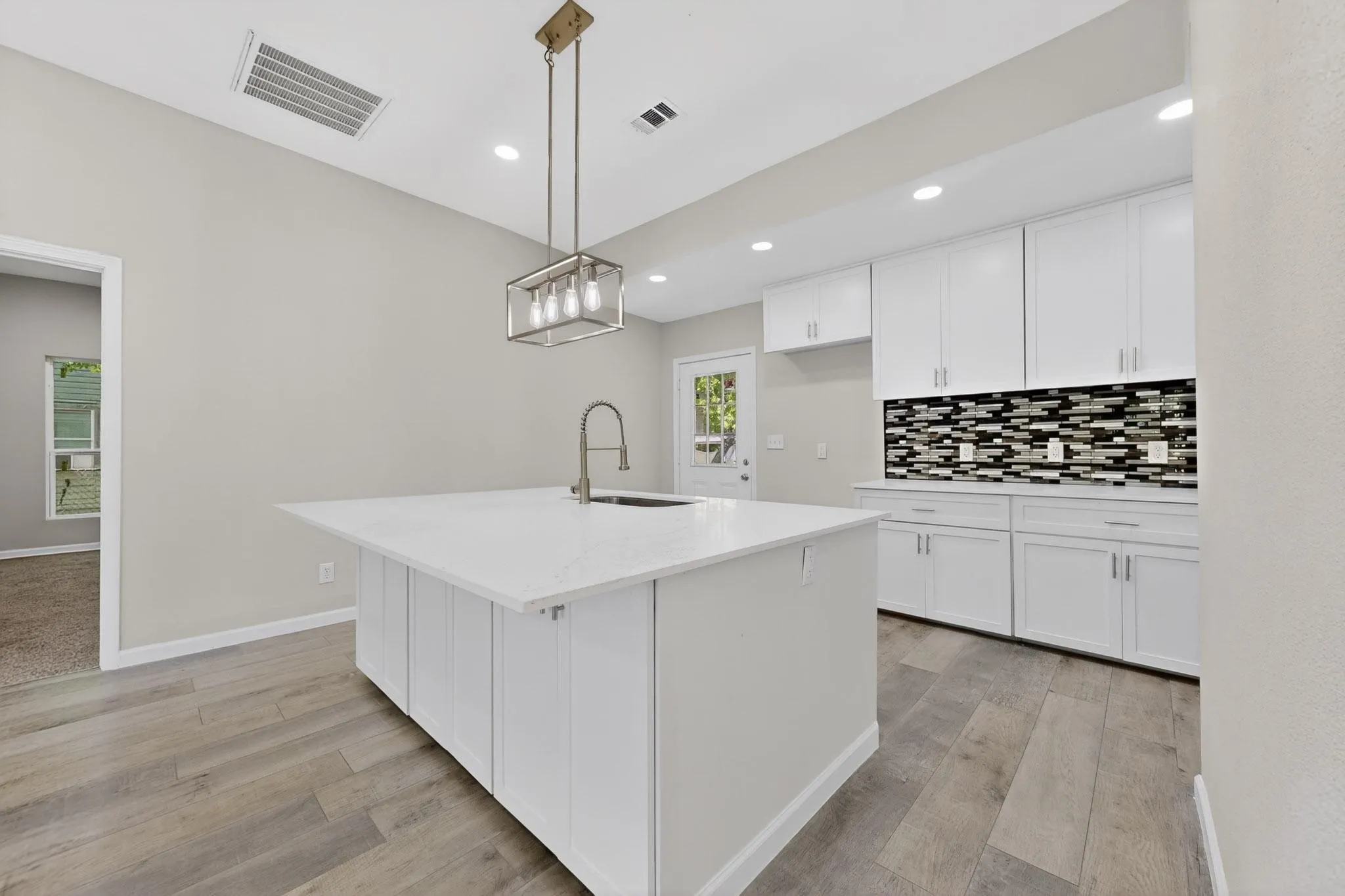 Single Family Residence For Sale in Hunt County , 1612 Jones Street, Greenville, Texas 75401, 3 Bedroom, 2 Bathroom, Garage spaces, 1,367 Sqft, built in 1965, mls#21401878, Real Estate Agent in Greenville, Homes For Sale in Hunt county, Homes For Sale in Greenville, Realtor in Greenville Texas, Real Estate Brokerage Independent Realty Texas, Luminita Cordes Realtor