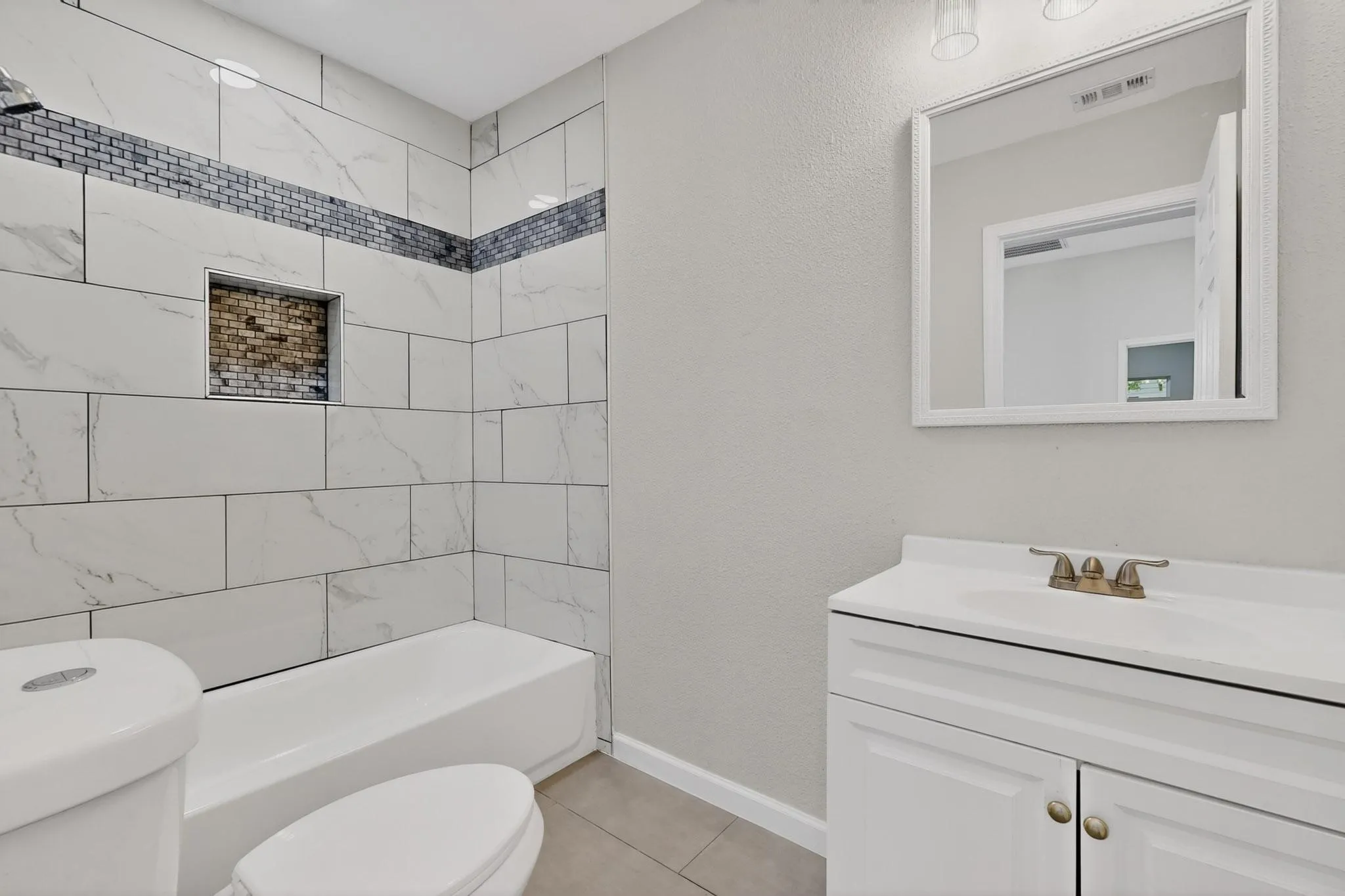 Single Family Residence For Sale in Hunt County , 1612 Jones Street, Greenville, Texas 75401, 3 Bedroom, 2 Bathroom, Garage spaces, 1,367 Sqft, built in 1965, mls#21401878, Real Estate Agent in Greenville, Homes For Sale in Hunt county, Homes For Sale in Greenville, Realtor in Greenville Texas, Real Estate Brokerage Independent Realty Texas, Luminita Cordes Realtor