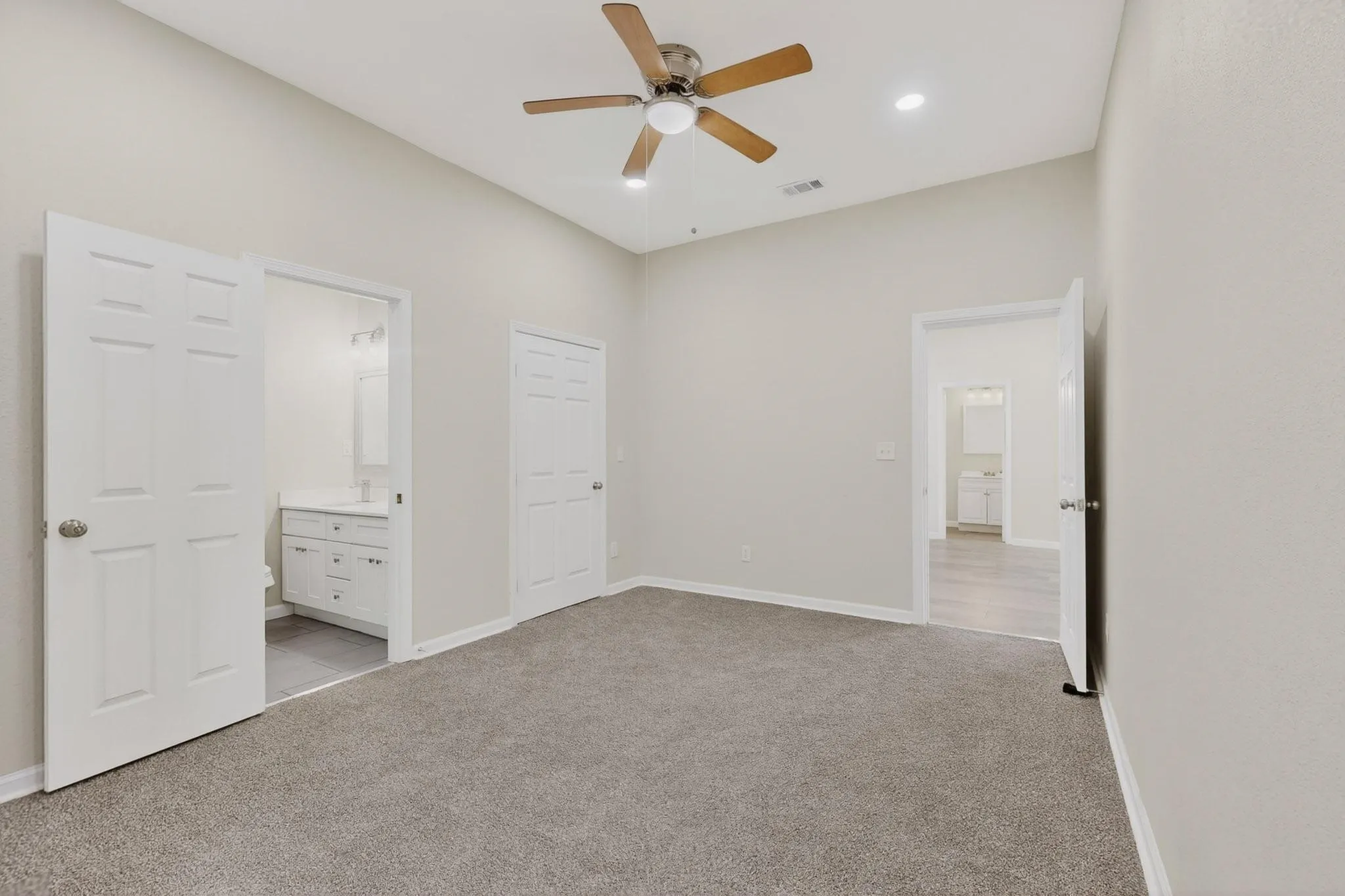 Single Family Residence For Sale in Hunt County , 1612 Jones Street, Greenville, Texas 75401, 3 Bedroom, 2 Bathroom, Garage spaces, 1,367 Sqft, built in 1965, mls#21401878, Real Estate Agent in Greenville, Homes For Sale in Hunt county, Homes For Sale in Greenville, Realtor in Greenville Texas, Real Estate Brokerage Independent Realty Texas, Luminita Cordes Realtor