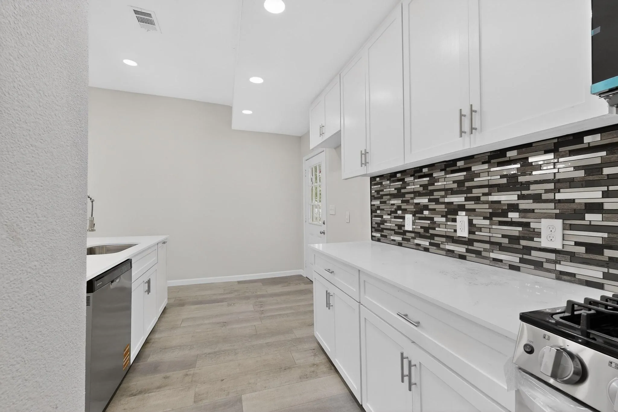 Single Family Residence For Sale in Hunt County , 1612 Jones Street, Greenville, Texas 75401, 3 Bedroom, 2 Bathroom, Garage spaces, 1,367 Sqft, built in 1965, mls#21401878, Real Estate Agent in Greenville, Homes For Sale in Hunt county, Homes For Sale in Greenville, Realtor in Greenville Texas, Real Estate Brokerage Independent Realty Texas, Luminita Cordes Realtor
