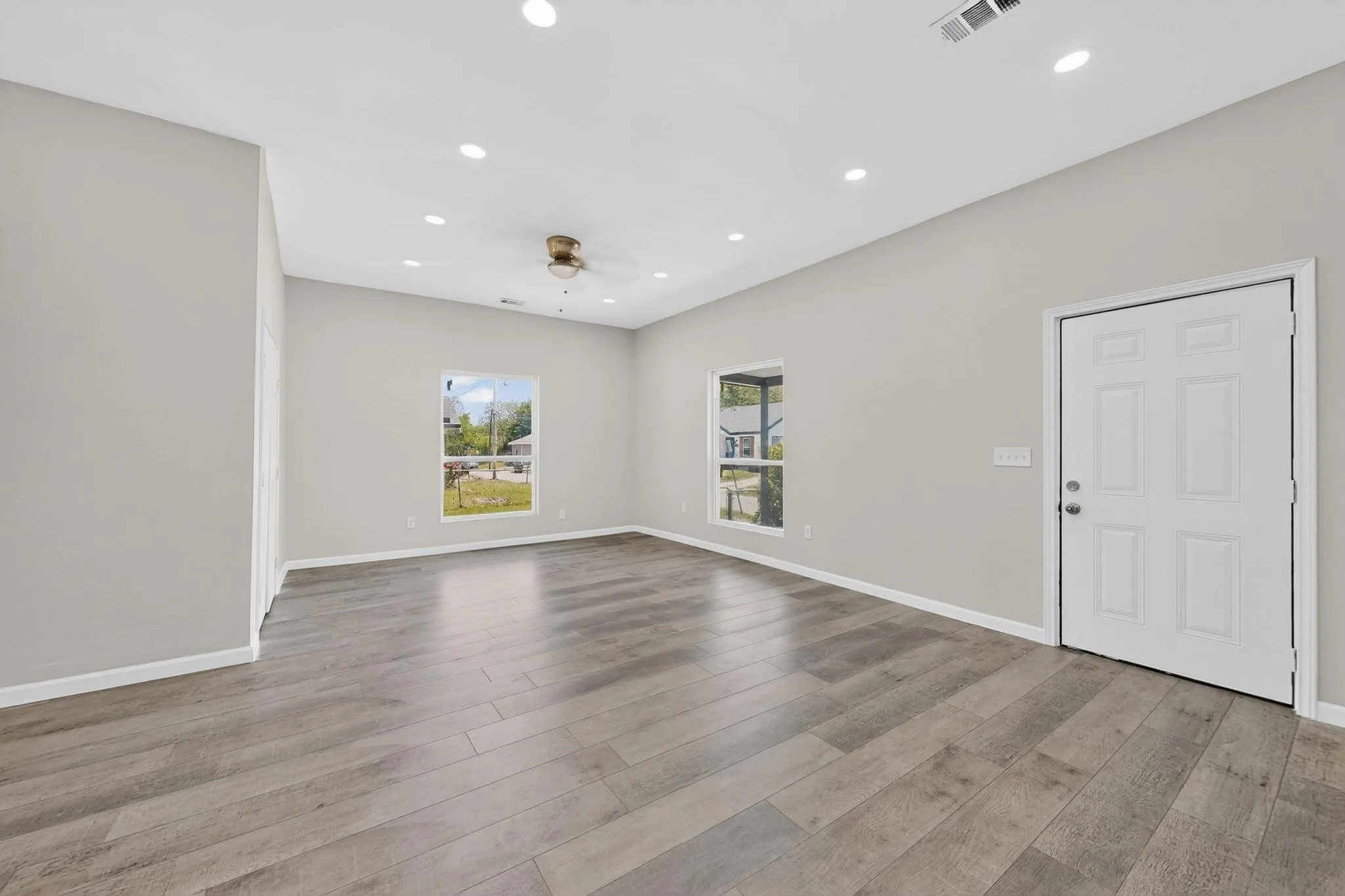 Single Family Residence For Sale in Hunt County , 1612 Jones Street, Greenville, Texas 75401, 3 Bedroom, 2 Bathroom, Garage spaces, 1,367 Sqft, built in 1965, mls#21401878, Real Estate Agent in Greenville, Homes For Sale in Hunt county, Homes For Sale in Greenville, Realtor in Greenville Texas, Real Estate Brokerage Independent Realty Texas, Luminita Cordes Realtor