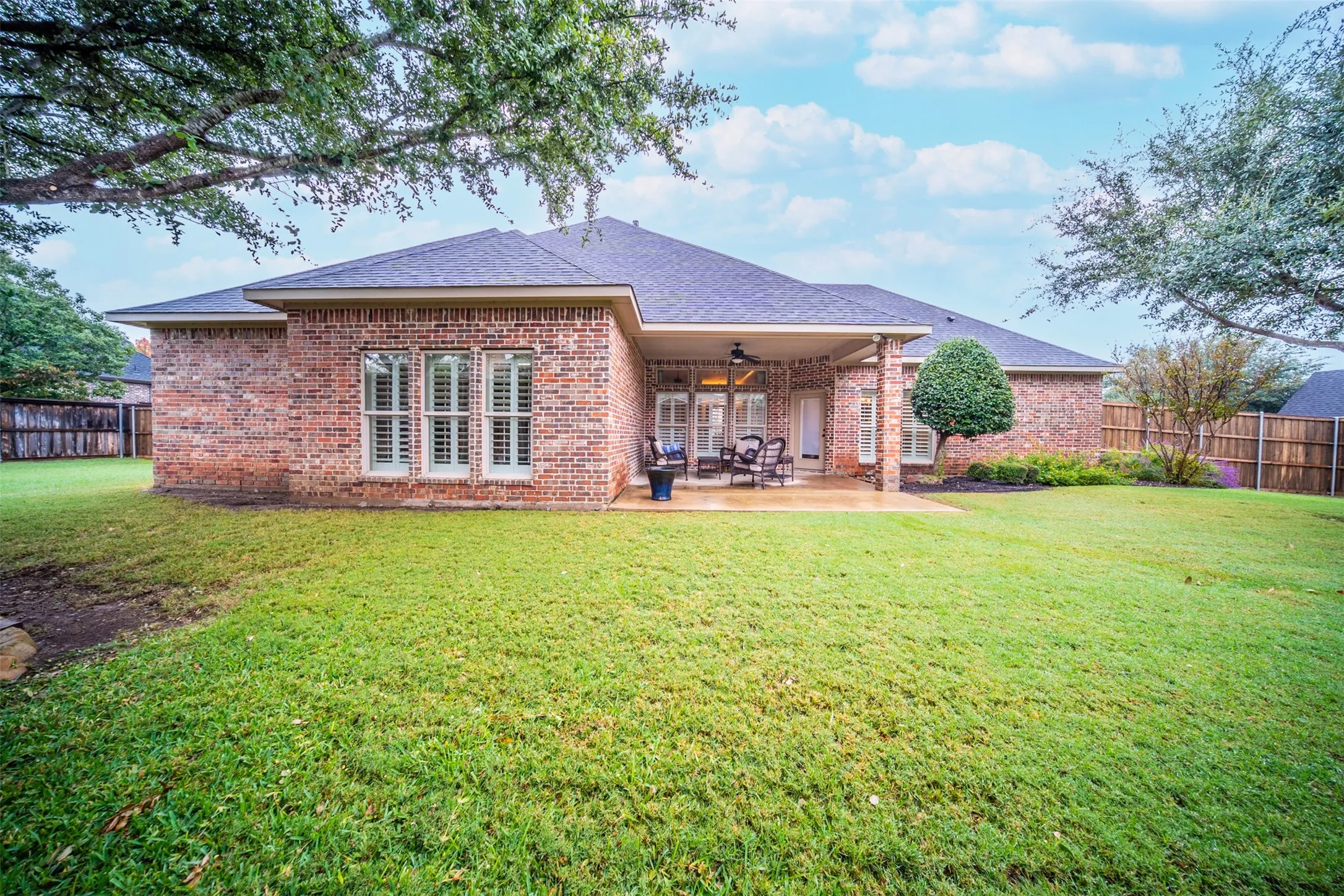 Single Family Residence For Rent in Ellis County , 115 Fairway Drive, Waxahachie, Texas 75165, 3 Bedroom, 3 Bathroom, 2 Garage spaces, 2,534 Sqft, built in 2010, mls#21401879, Real Estate Agent in Waxahachie, Homes For Rent in Ellis county, Homes For Rent in Waxahachie, Realtor in Waxahachie Texas, Real Estate Brokerage Independent Realty Texas, Luminita Cordes Realtor