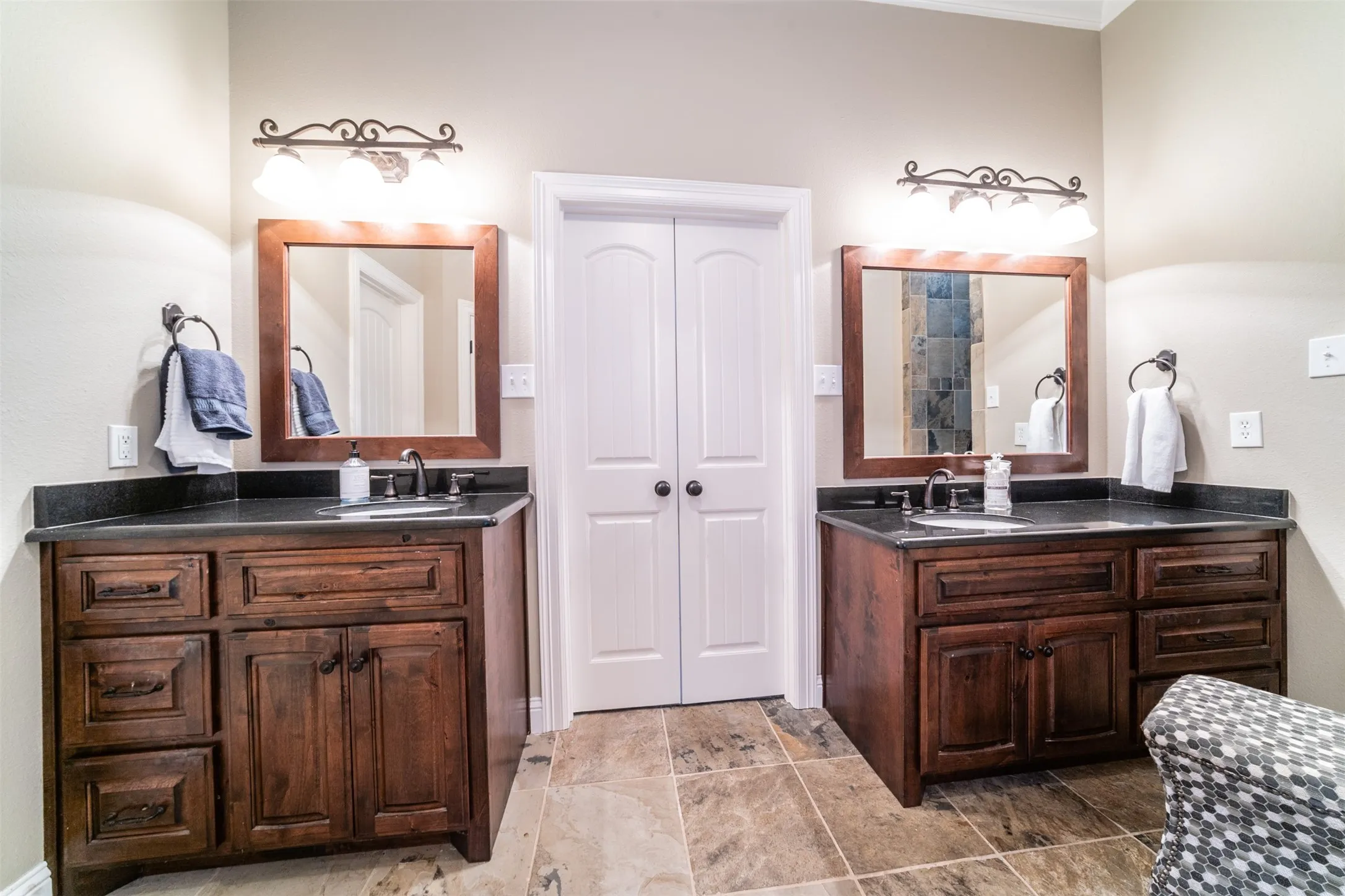 Single Family Residence For Rent in Ellis County , 115 Fairway Drive, Waxahachie, Texas 75165, 3 Bedroom, 3 Bathroom, 2 Garage spaces, 2,534 Sqft, built in 2010, mls#21401879, Real Estate Agent in Waxahachie, Homes For Rent in Ellis county, Homes For Rent in Waxahachie, Realtor in Waxahachie Texas, Real Estate Brokerage Independent Realty Texas, Luminita Cordes Realtor