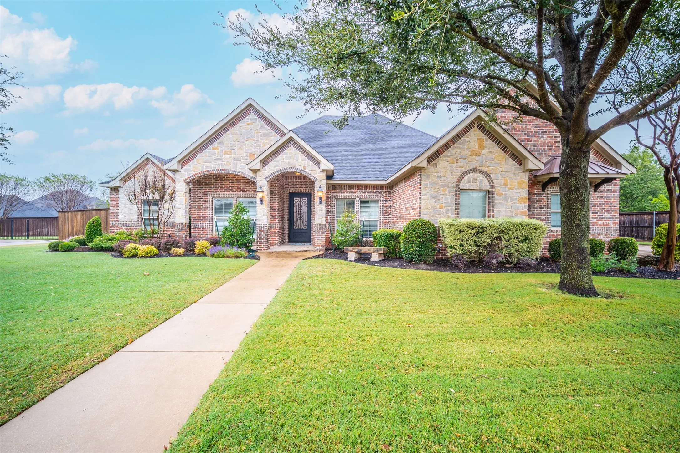 Single Family Residence For Rent in Ellis County , 115 Fairway Drive, Waxahachie, Texas 75165, 3 Bedroom, 3 Bathroom, 2 Garage spaces, 2,534 Sqft, built in 2010, mls#21401879, Real Estate Agent in Waxahachie, Homes For Rent in Ellis county, Homes For Rent in Waxahachie, Realtor in Waxahachie Texas, Real Estate Brokerage Independent Realty Texas, Luminita Cordes Realtor