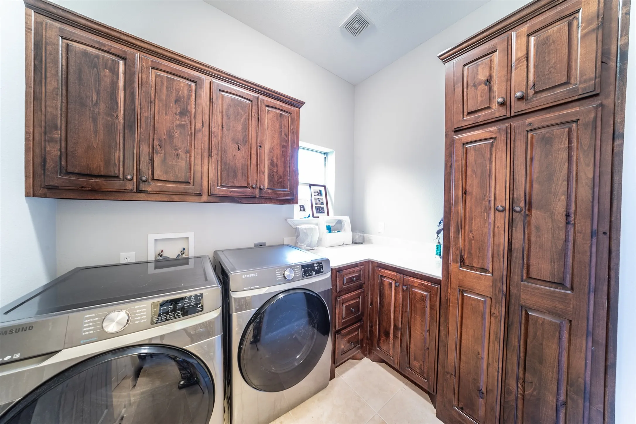 Single Family Residence For Rent in Ellis County , 115 Fairway Drive, Waxahachie, Texas 75165, 3 Bedroom, 3 Bathroom, 2 Garage spaces, 2,534 Sqft, built in 2010, mls#21401879, Real Estate Agent in Waxahachie, Homes For Rent in Ellis county, Homes For Rent in Waxahachie, Realtor in Waxahachie Texas, Real Estate Brokerage Independent Realty Texas, Luminita Cordes Realtor