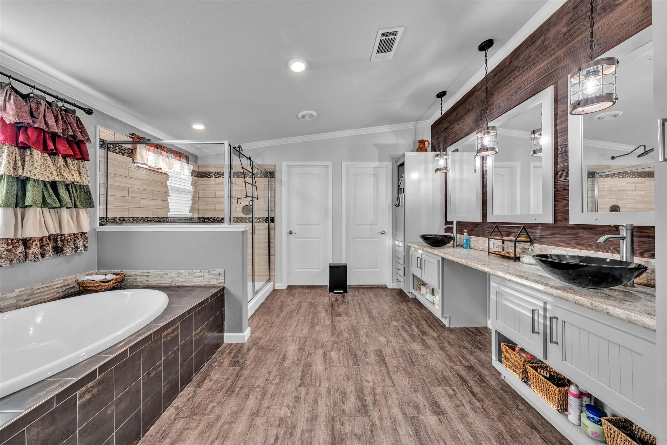 Mobile Home For Sale in Johnson County , 2421 N County Road 810, Alvarado, Texas 76009, 5 Bedroom, 3 Bathroom, 3 Garage spaces, 2,736 Sqft, built in 2022, mls#21401107, Real Estate Agent in Alvarado, Homes For Sale in Johnson county, Homes For Sale in Alvarado, Realtor in Alvarado Texas, Real Estate Brokerage Independent Realty Texas, Luminita Cordes Realtor