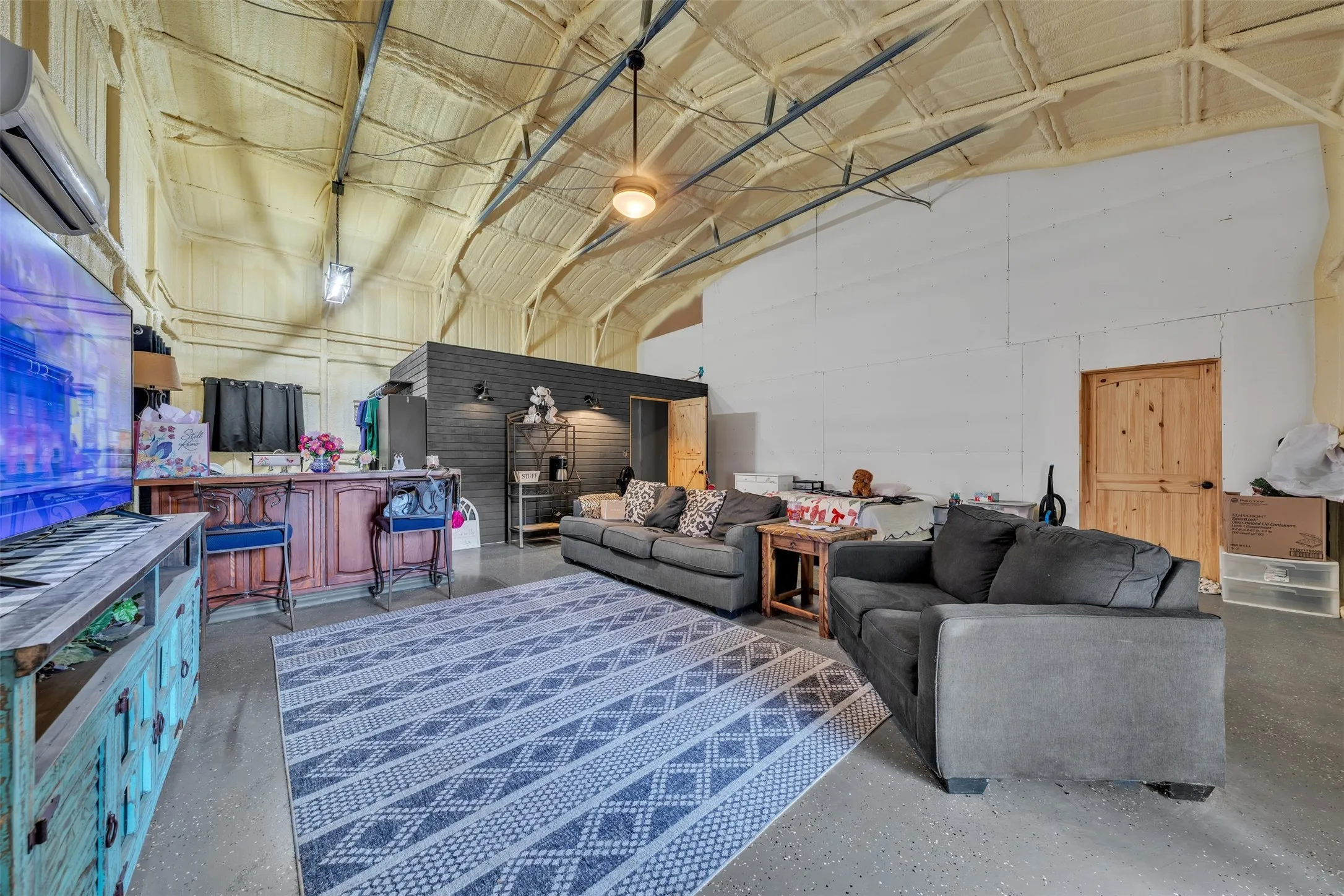 Mobile Home For Sale in Johnson County , 2421 N County Road 810, Alvarado, Texas 76009, 5 Bedroom, 3 Bathroom, 3 Garage spaces, 2,736 Sqft, built in 2022, mls#21401107, Real Estate Agent in Alvarado, Homes For Sale in Johnson county, Homes For Sale in Alvarado, Realtor in Alvarado Texas, Real Estate Brokerage Independent Realty Texas, Luminita Cordes Realtor