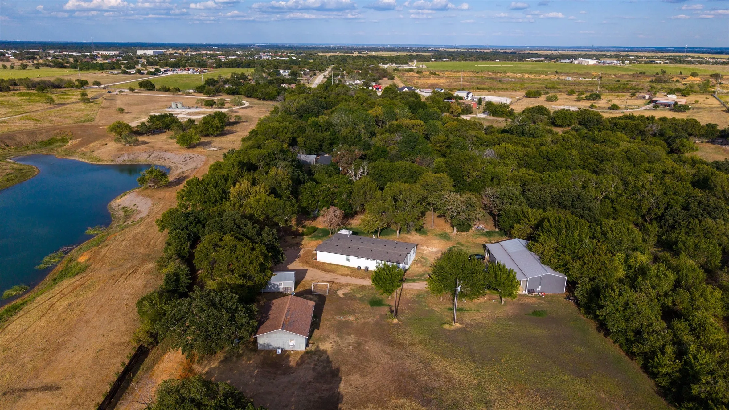 Mobile Home For Sale in Johnson County , 2421 N County Road 810, Alvarado, Texas 76009, 5 Bedroom, 3 Bathroom, 3 Garage spaces, 2,736 Sqft, built in 2022, mls#21401107, Real Estate Agent in Alvarado, Homes For Sale in Johnson county, Homes For Sale in Alvarado, Realtor in Alvarado Texas, Real Estate Brokerage Independent Realty Texas, Luminita Cordes Realtor