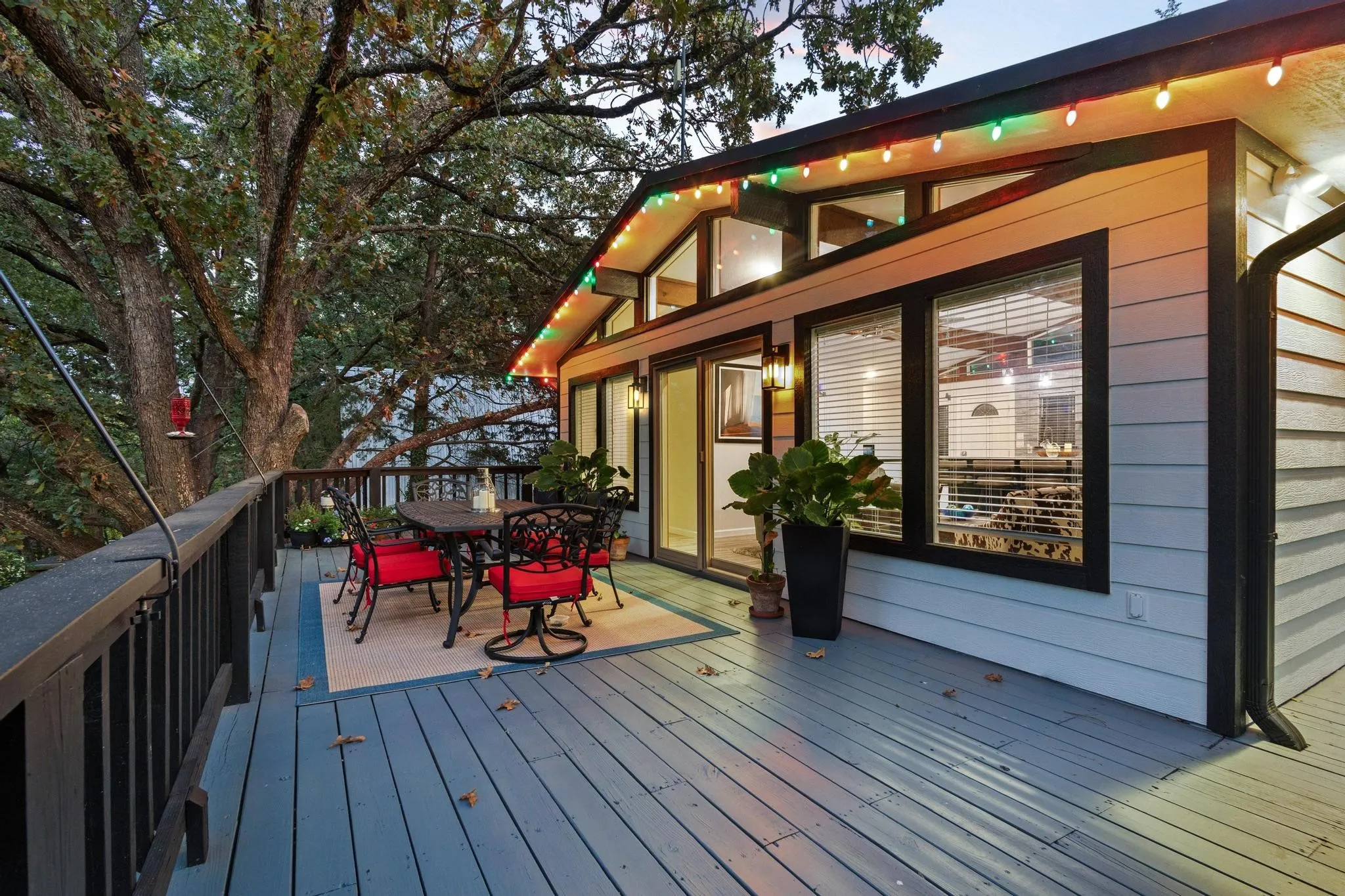 Imagine Dining and Entertaining Here