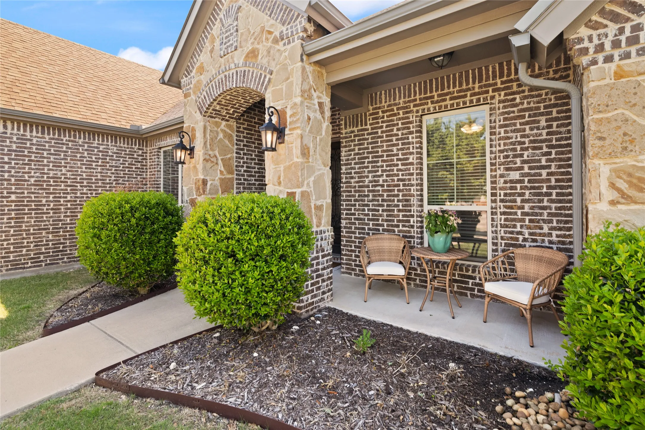Single Family Residence For Sale in Ellis County , 123 Claremont Drive, Ovilla, Texas 75154, 4 Bedroom, 3 Bathroom, 3 Garage spaces, 2,835 Sqft, built in 2014, mls#21400631, Real Estate Agent in Ovilla, Homes For Sale in Ellis county, Homes For Sale in Ovilla, Realtor in Ovilla Texas, Real Estate Brokerage Independent Realty Texas, Luminita Cordes Realtor