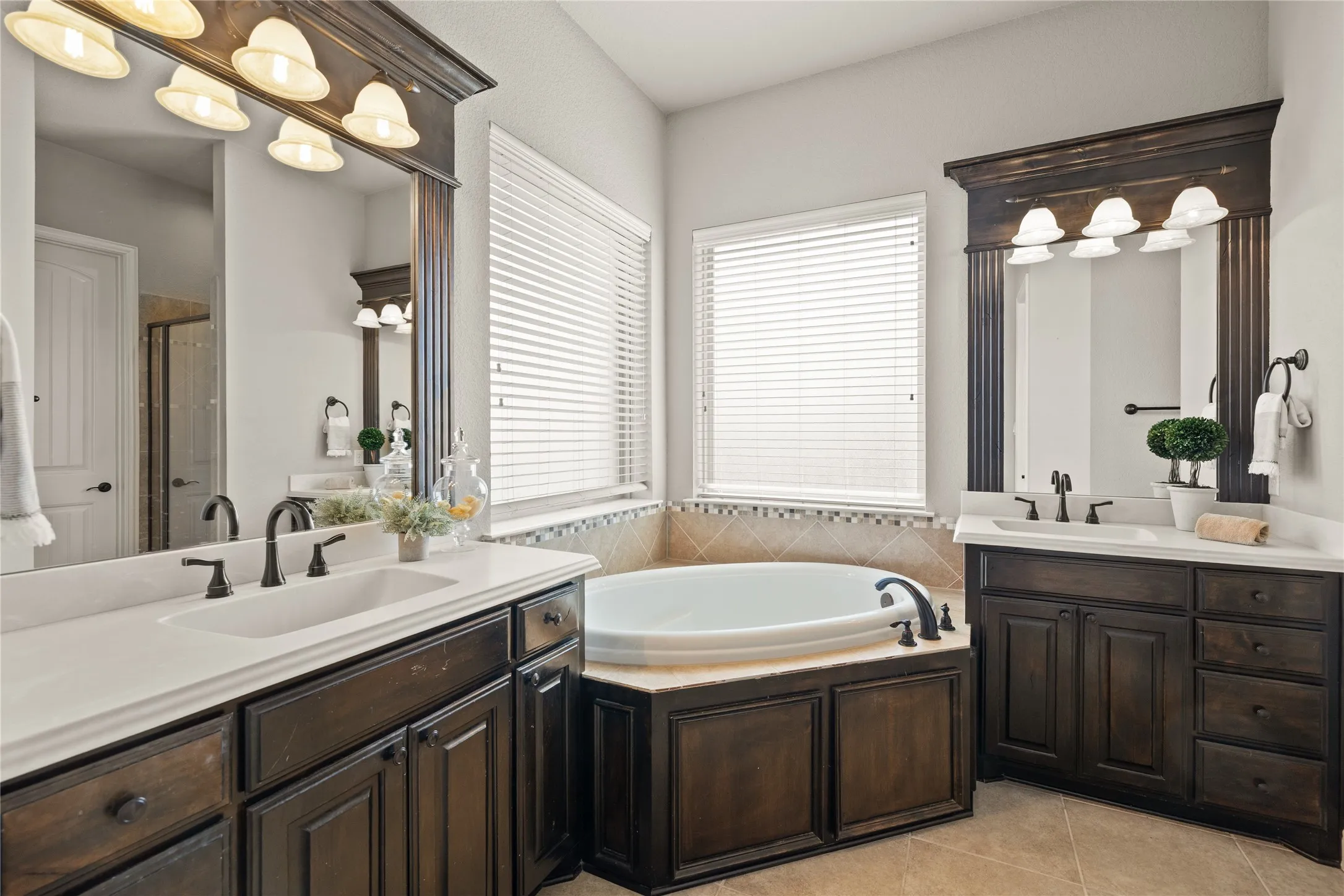 Single Family Residence For Sale in Ellis County , 123 Claremont Drive, Ovilla, Texas 75154, 4 Bedroom, 3 Bathroom, 3 Garage spaces, 2,835 Sqft, built in 2014, mls#21400631, Real Estate Agent in Ovilla, Homes For Sale in Ellis county, Homes For Sale in Ovilla, Realtor in Ovilla Texas, Real Estate Brokerage Independent Realty Texas, Luminita Cordes Realtor