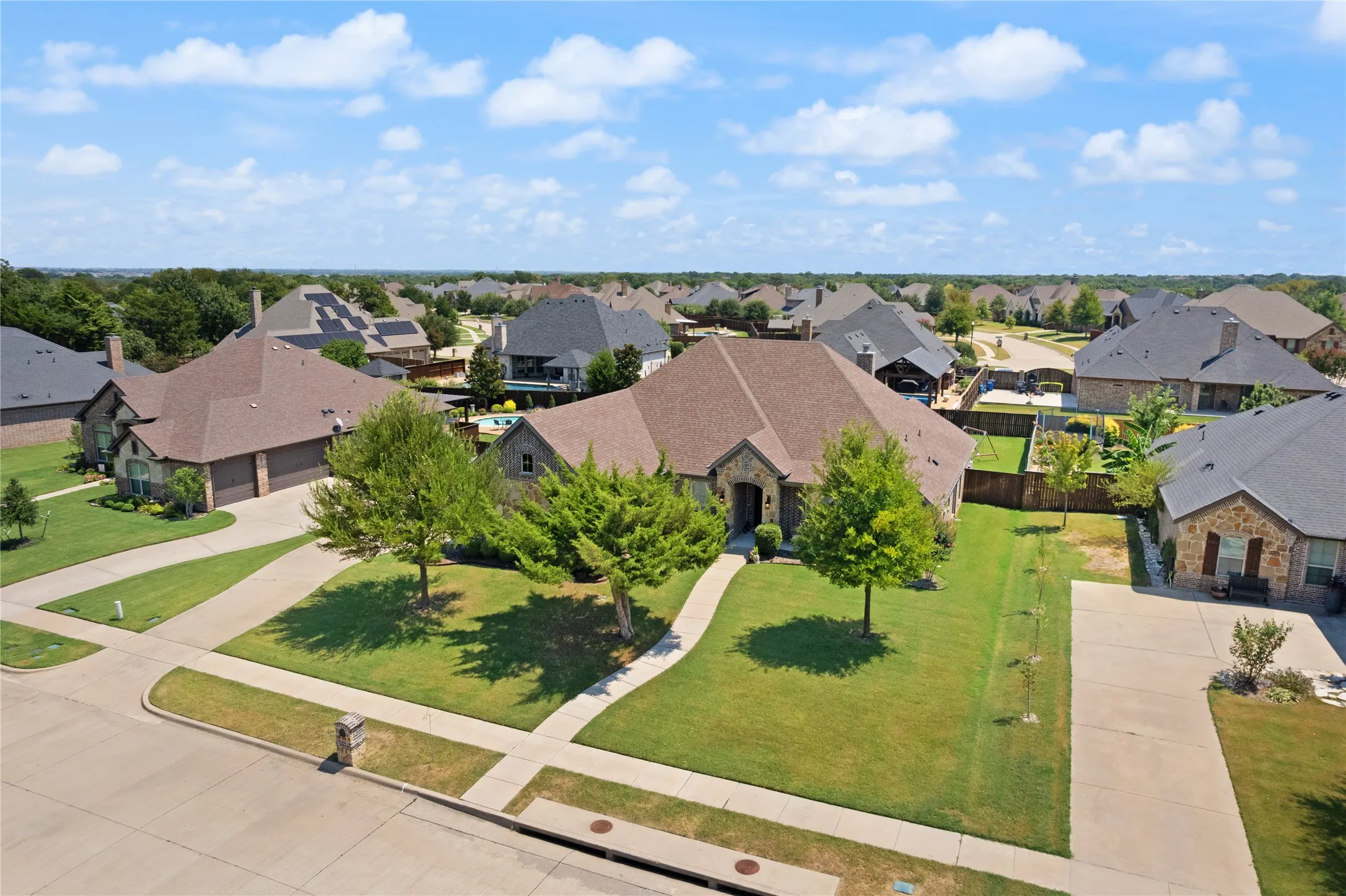 Single Family Residence For Sale in Ellis County , 123 Claremont Drive, Ovilla, Texas 75154, 4 Bedroom, 3 Bathroom, 3 Garage spaces, 2,835 Sqft, built in 2014, mls#21400631, Real Estate Agent in Ovilla, Homes For Sale in Ellis county, Homes For Sale in Ovilla, Realtor in Ovilla Texas, Real Estate Brokerage Independent Realty Texas, Luminita Cordes Realtor