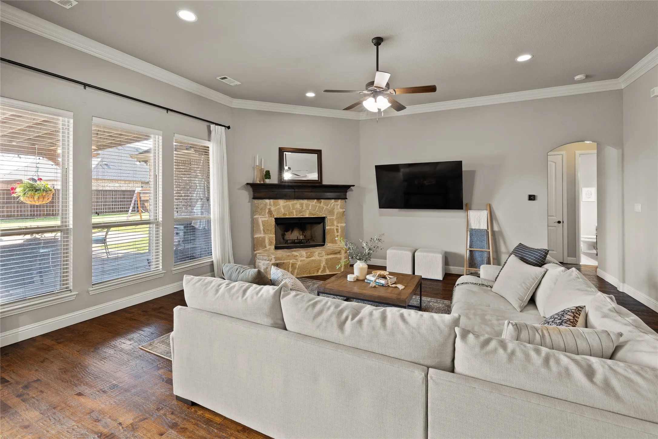 Single Family Residence For Sale in Ellis County , 123 Claremont Drive, Ovilla, Texas 75154, 4 Bedroom, 3 Bathroom, 3 Garage spaces, 2,835 Sqft, built in 2014, mls#21400631, Real Estate Agent in Ovilla, Homes For Sale in Ellis county, Homes For Sale in Ovilla, Realtor in Ovilla Texas, Real Estate Brokerage Independent Realty Texas, Luminita Cordes Realtor
