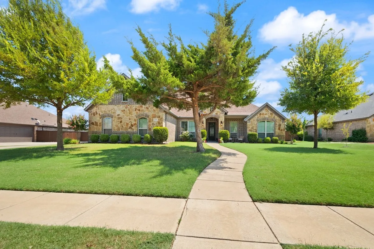 Single Family Residence For Sale in Ellis County , 123 Claremont Drive, Ovilla, Texas 75154, 4 Bedroom, 3 Bathroom, 3 Garage spaces, 2,835 Sqft, built in 2014, mls#21400631, Real Estate Agent in Ovilla, Homes For Sale in Ellis county, Homes For Sale in Ovilla, Realtor in Ovilla Texas, Real Estate Brokerage Independent Realty Texas, Luminita Cordes Realtor
