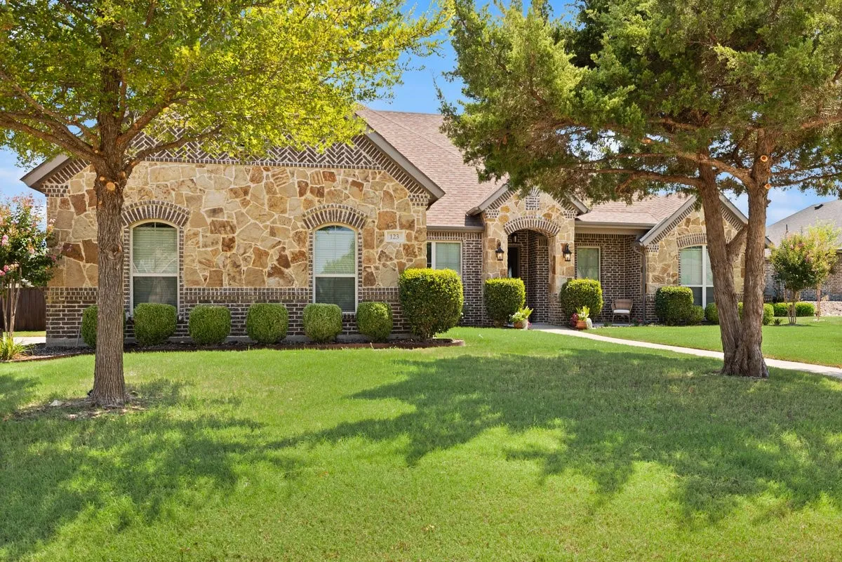 Single Family Residence For Sale in Ellis County , 123 Claremont Drive, Ovilla, Texas 75154, 4 Bedroom, 3 Bathroom, 3 Garage spaces, 2,835 Sqft, built in 2014, mls#21400631, Real Estate Agent in Ovilla, Homes For Sale in Ellis county, Homes For Sale in Ovilla, Realtor in Ovilla Texas, Real Estate Brokerage Independent Realty Texas, Luminita Cordes Realtor