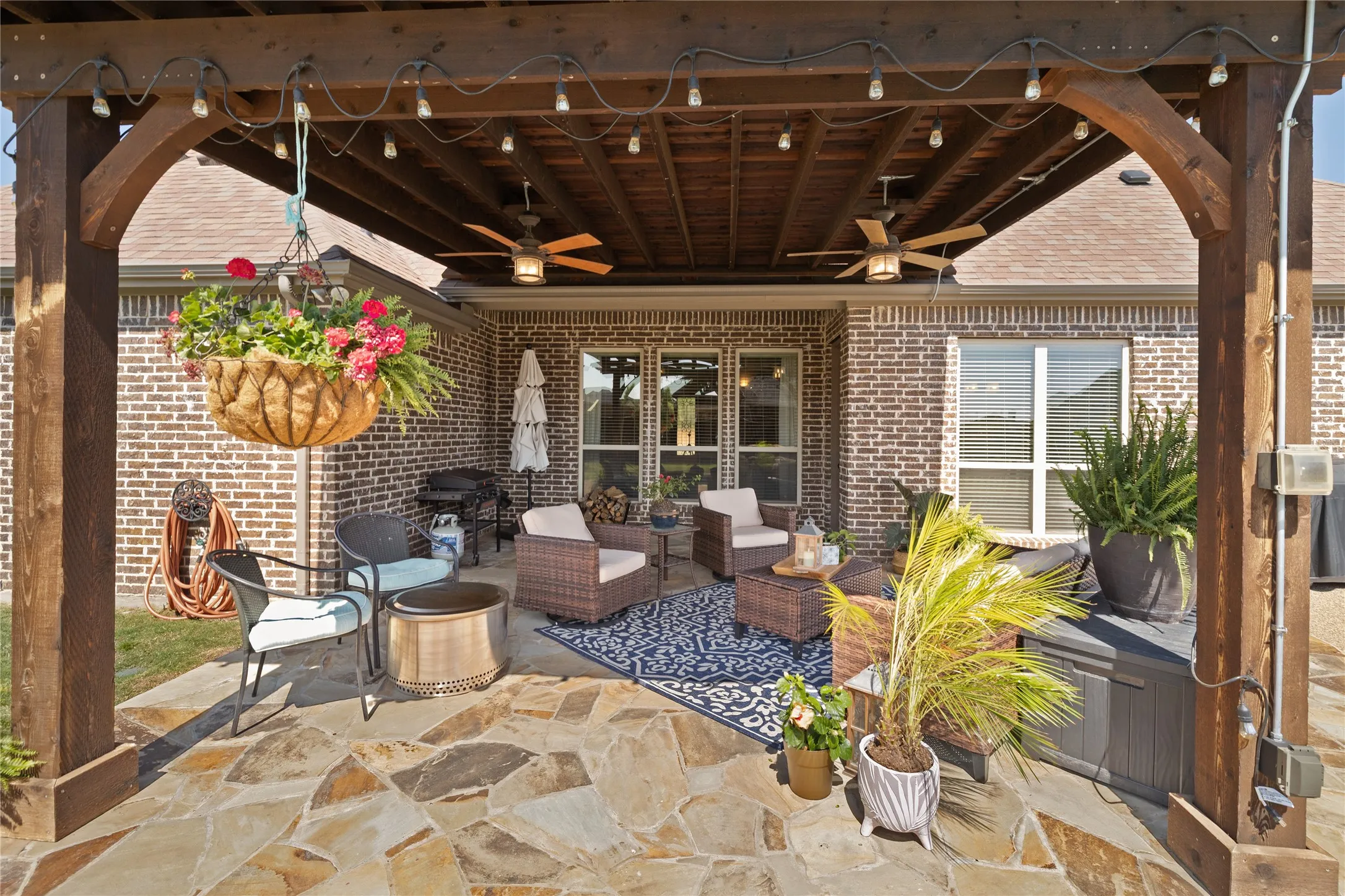 Single Family Residence For Sale in Ellis County , 123 Claremont Drive, Ovilla, Texas 75154, 4 Bedroom, 3 Bathroom, 3 Garage spaces, 2,835 Sqft, built in 2014, mls#21400631, Real Estate Agent in Ovilla, Homes For Sale in Ellis county, Homes For Sale in Ovilla, Realtor in Ovilla Texas, Real Estate Brokerage Independent Realty Texas, Luminita Cordes Realtor