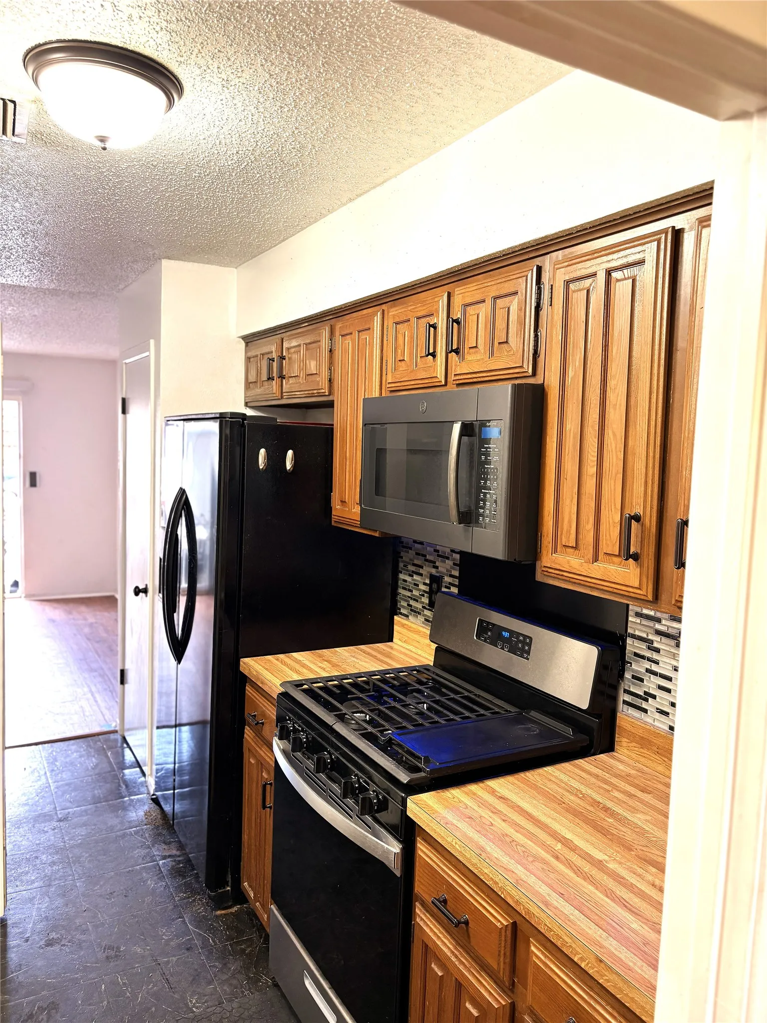 Townhouse For Sale in Dallas County , 4426 Wind River Lane, Garland, Texas 75042, 2 Bedroom, 2 Bathroom, 2 Garage spaces, 1,279 Sqft, built in 1981, mls#21401882, Real Estate Agent in Garland, Homes For Sale in Dallas county, Homes For Sale in Garland, Realtor in Garland Texas, Real Estate Brokerage Independent Realty Texas, Luminita Cordes Realtor