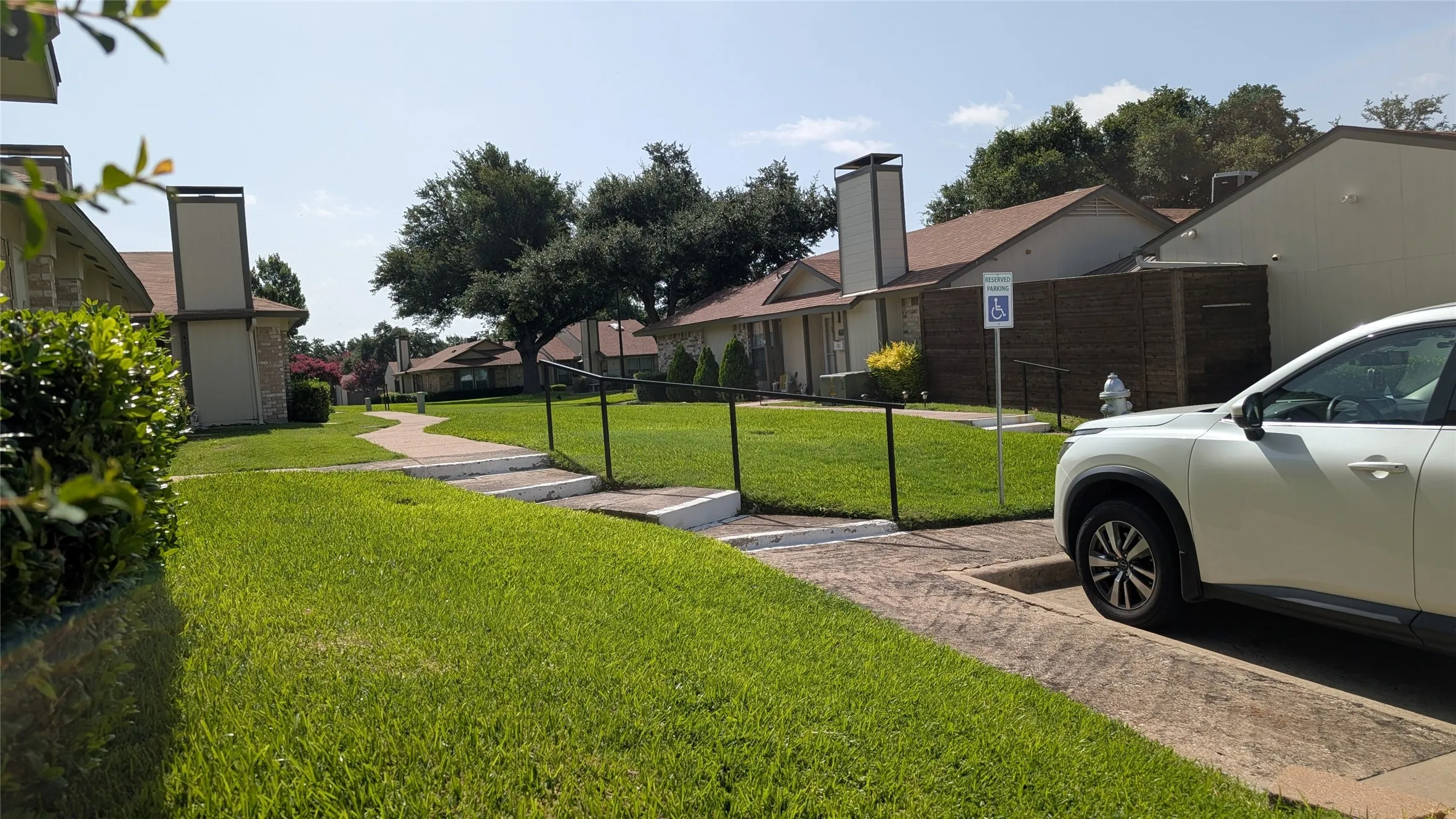 Townhouse For Sale in Dallas County , 4426 Wind River Lane, Garland, Texas 75042, 2 Bedroom, 2 Bathroom, 2 Garage spaces, 1,279 Sqft, built in 1981, mls#21401882, Real Estate Agent in Garland, Homes For Sale in Dallas county, Homes For Sale in Garland, Realtor in Garland Texas, Real Estate Brokerage Independent Realty Texas, Luminita Cordes Realtor