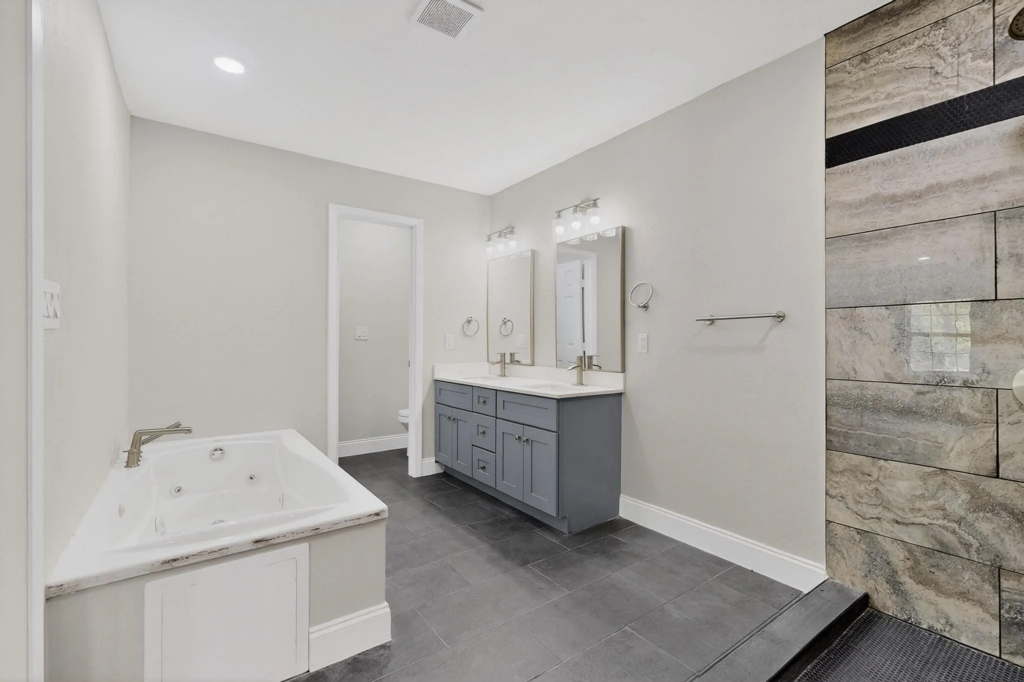 Single Family Residence For Sale in Hunt County , 529 Morris Lane, Greenville, Texas 75402, 4 Bedroom, 3 Bathroom, 3 Garage spaces, 2,818 Sqft, built in 1999, mls#21401883, Real Estate Agent in Greenville, Homes For Sale in Hunt county, Homes For Sale in Greenville, Realtor in Greenville Texas, Real Estate Brokerage Independent Realty Texas, Luminita Cordes Realtor